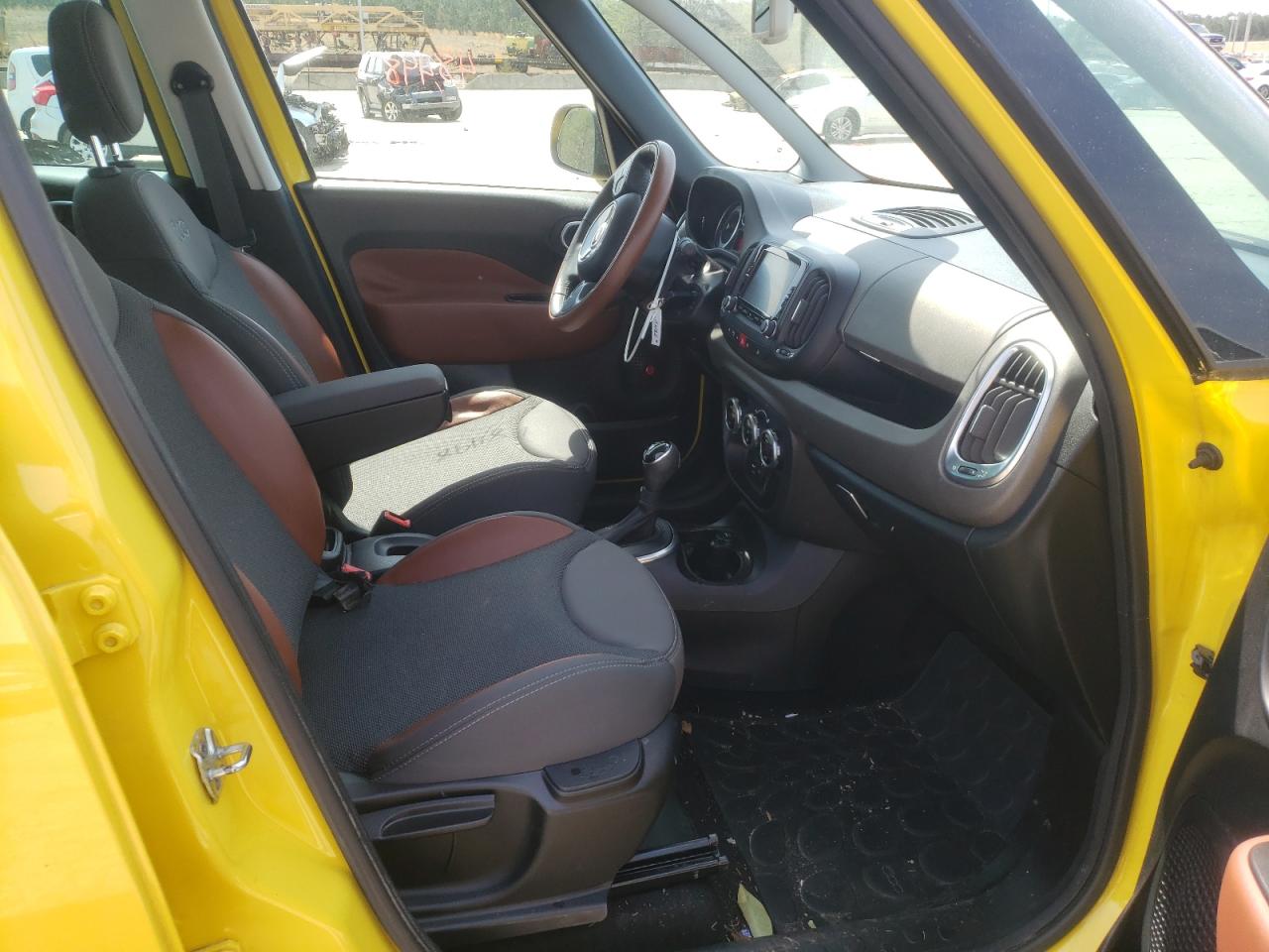 Photo 5 from auction – 2014 FIAT 500L TREKK with VIN ZFBCFADH7EZ021547