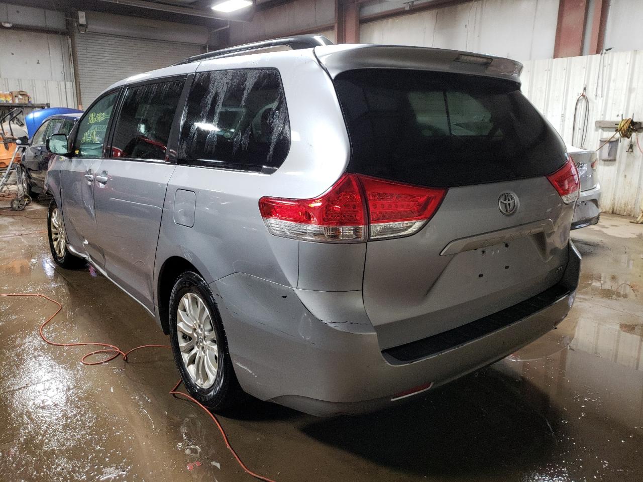 Photo 3 from auction – 2012 TOYOTA SIENNA XLE with VIN 5TDYK3DC0CS201546