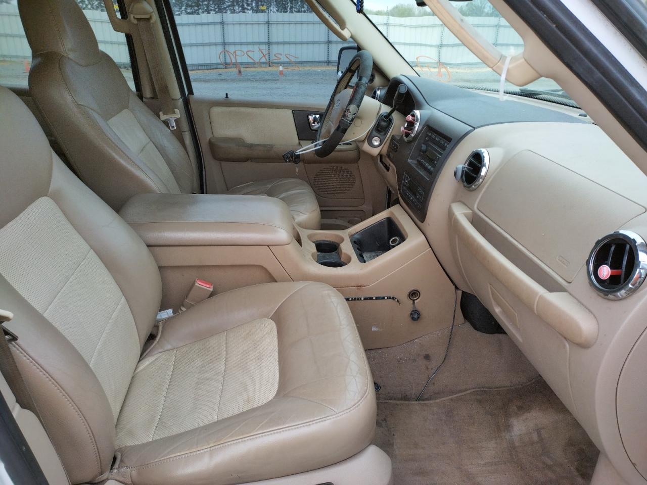 Photo 5 from auction – 2006 FORD EXPEDITION with VIN 1FMFU17576LB01013