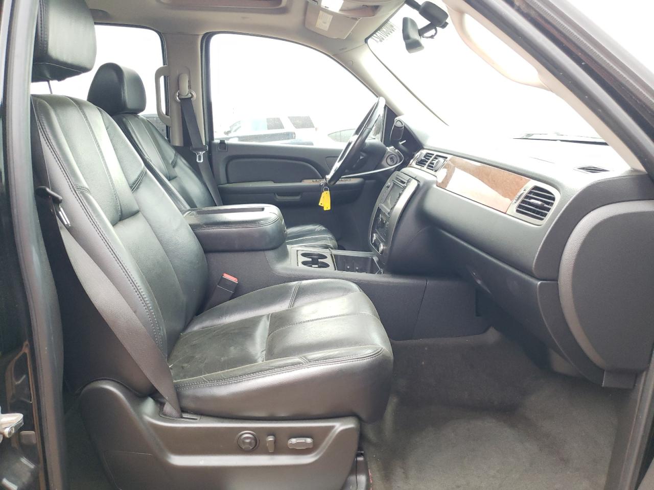 Photo 5 from auction – 2007 GMC YUKON with VIN 1GKFC13057R350883