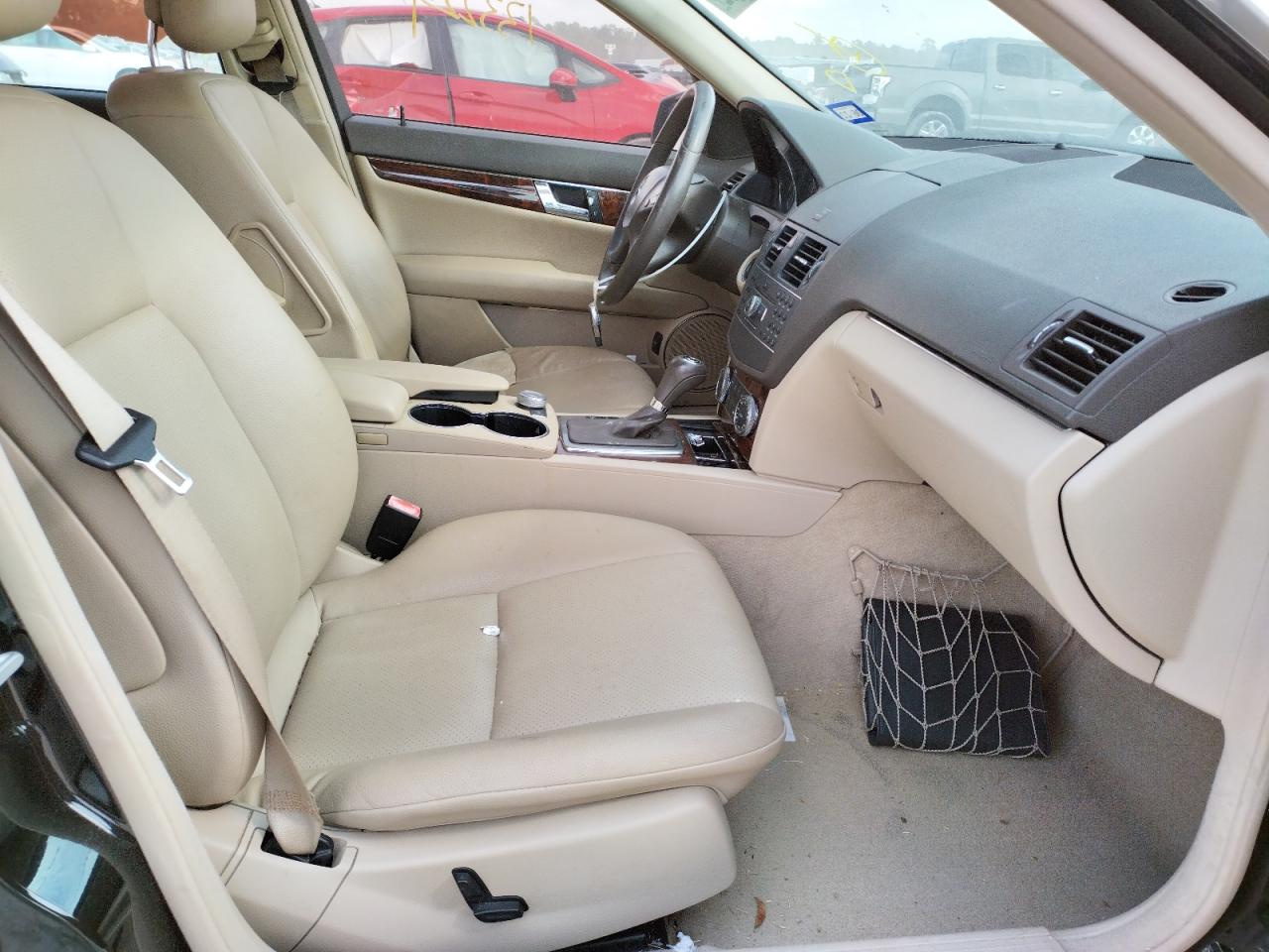 Photo 5 from auction – 2011 MERCEDES-BENZ C 300 with VIN WDDGF5EB7BF641382
