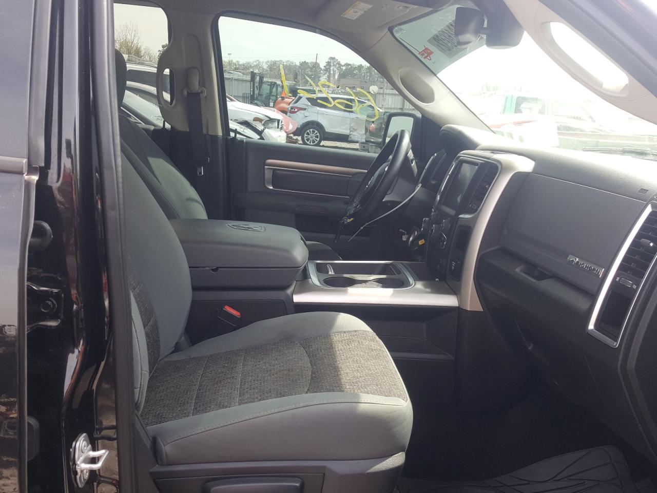 Photo 5 from auction – 2017 RAM 1500 SLT with VIN 3C6RR7LT5HG660433