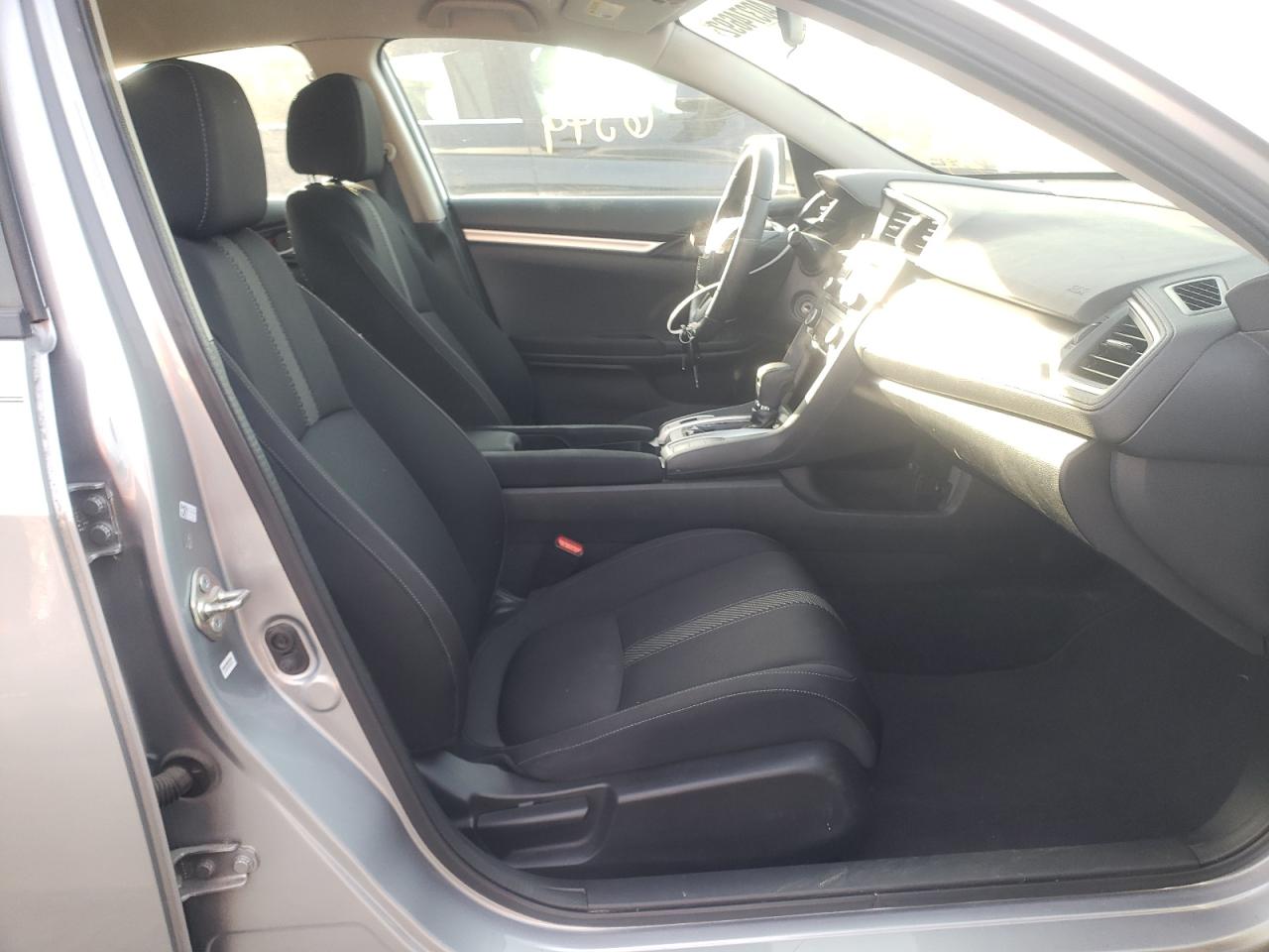 Photo 5 from auction – 2016 HONDA CIVIC LX with VIN 19XFC2F58GE046547