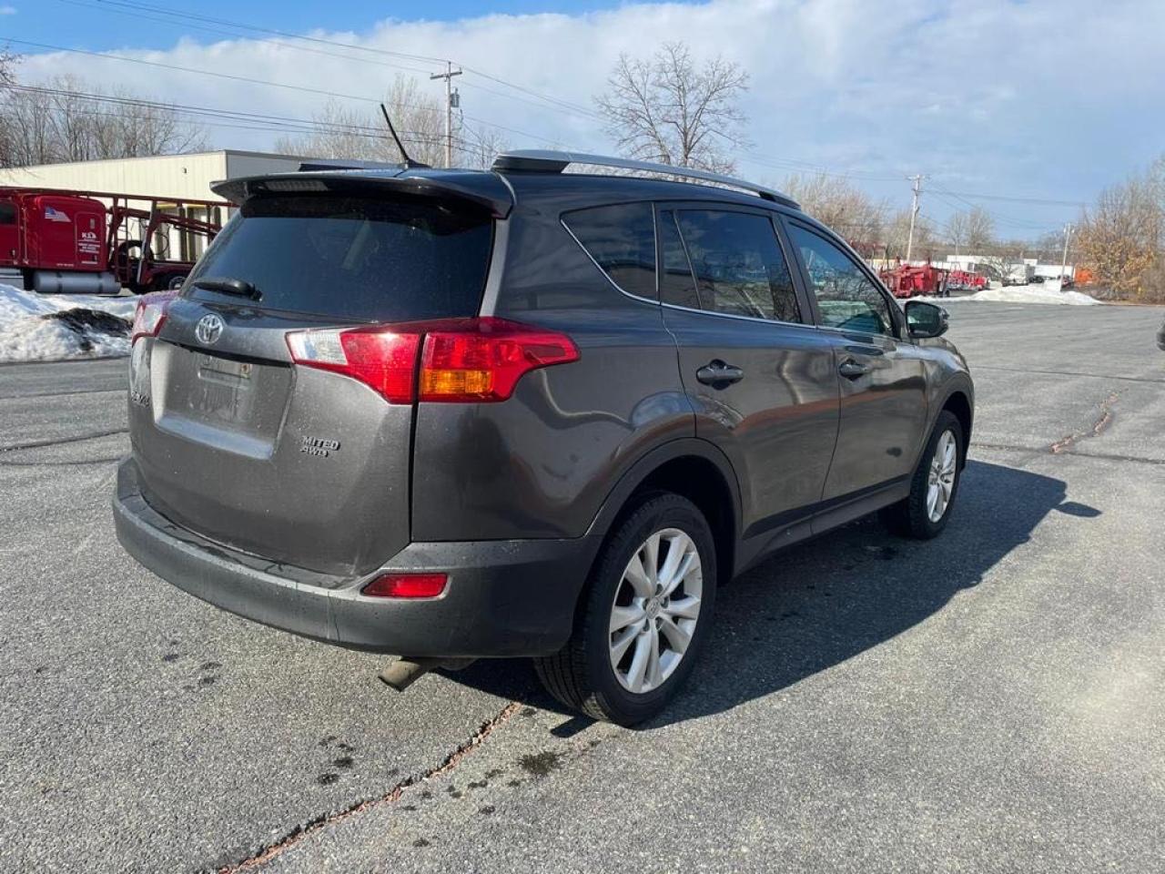 Photo 4 from auction – 2015 TOYOTA RAV4 LIMIT with VIN 2T3DFREV3FW364152