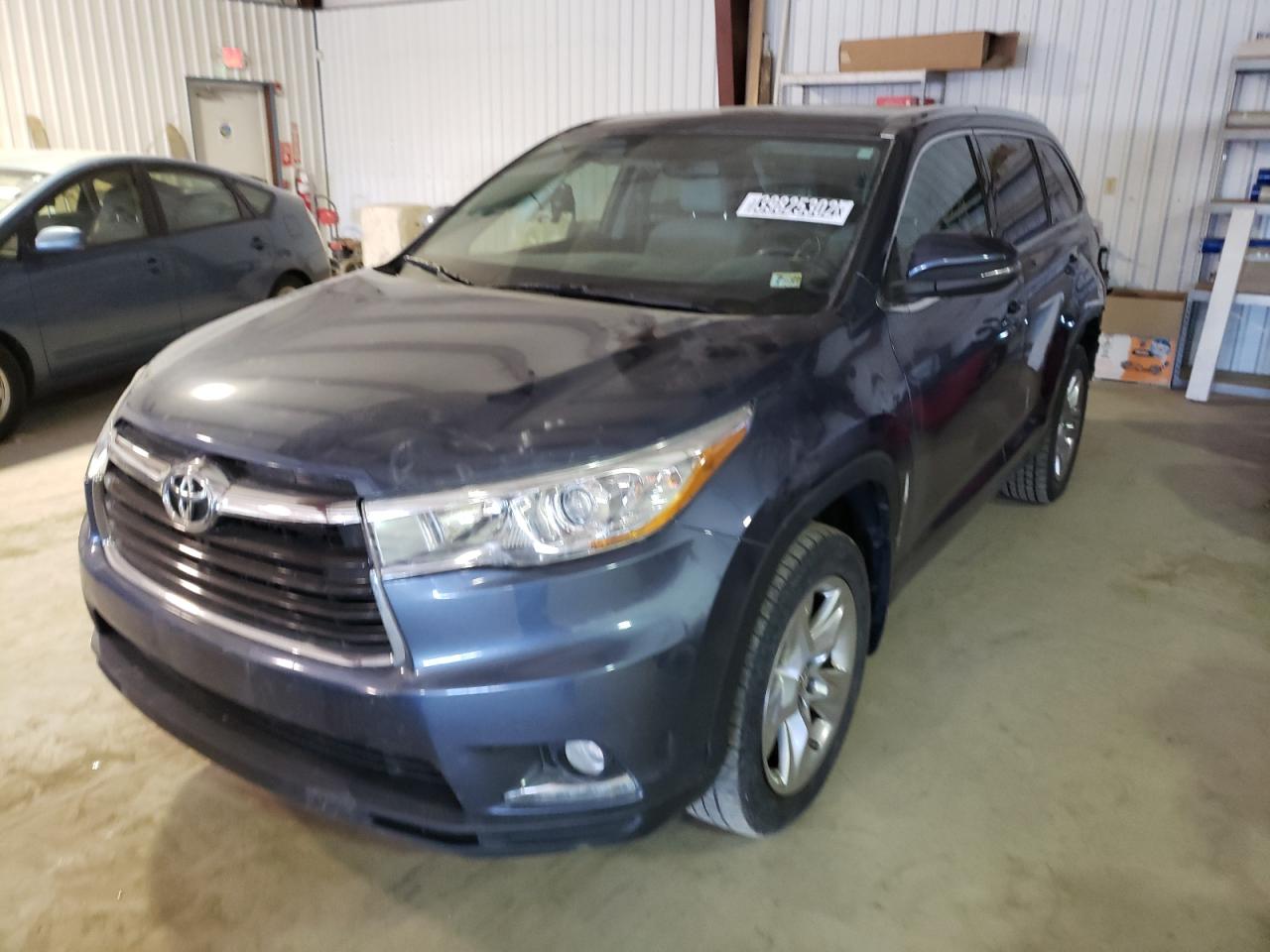 Фото 2 с аукциона – 2015 TOYOTA HIGHLANDER с VIN 5TDDKRFH5FS188226
