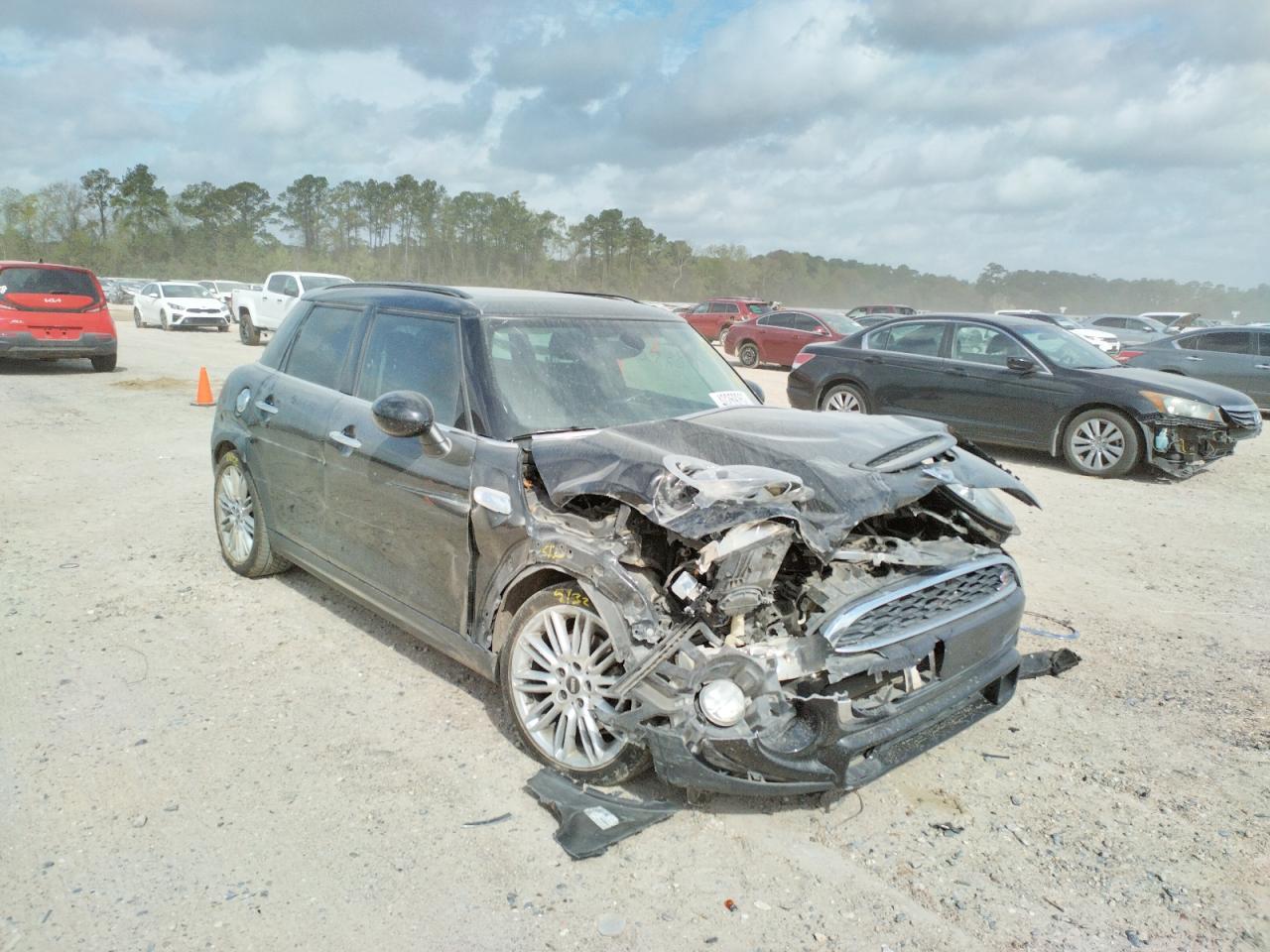 MINI COOPER S 2016 with VIN WMWXU3C56G2B63407 - Photo from auction