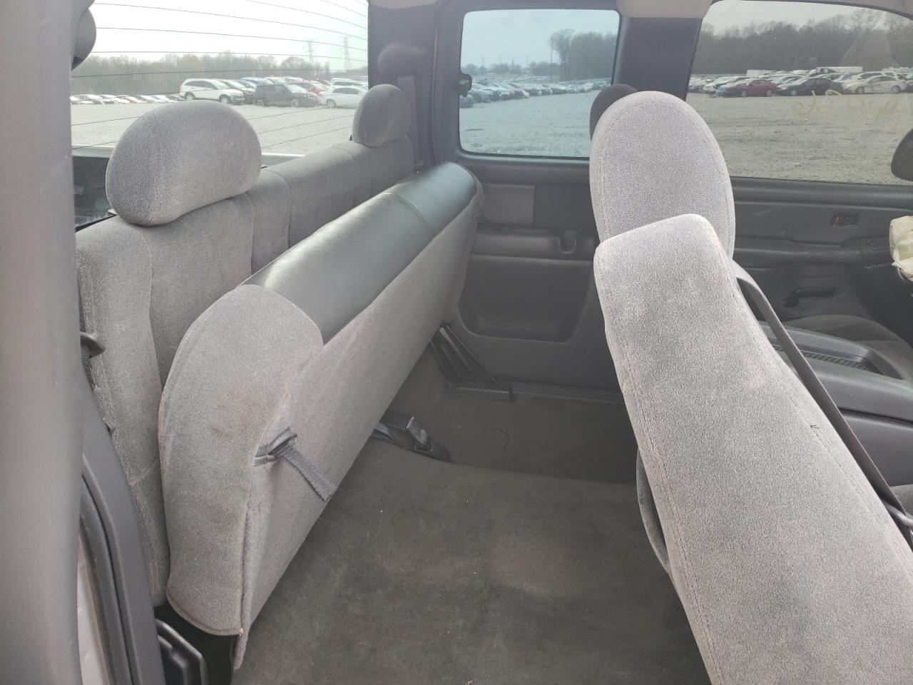 Photo 6 from auction – 2004 CHEVROLET SILVERADO with VIN 2GCEK19T141198021