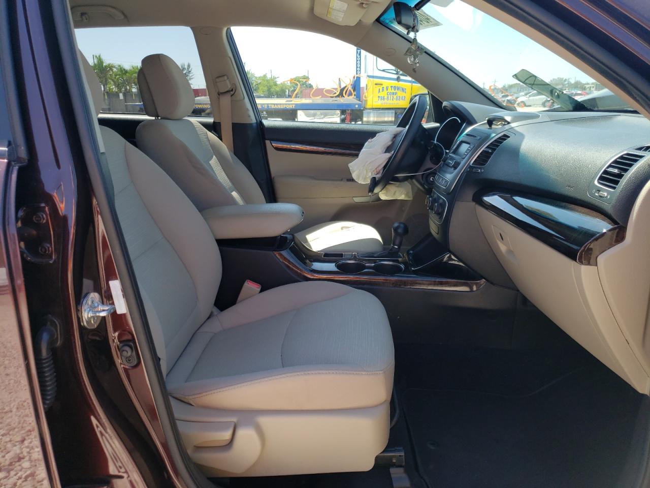 Photo 5 from auction – 2014 KIA SORENTO LX with VIN 5XYKT3A64EG486933