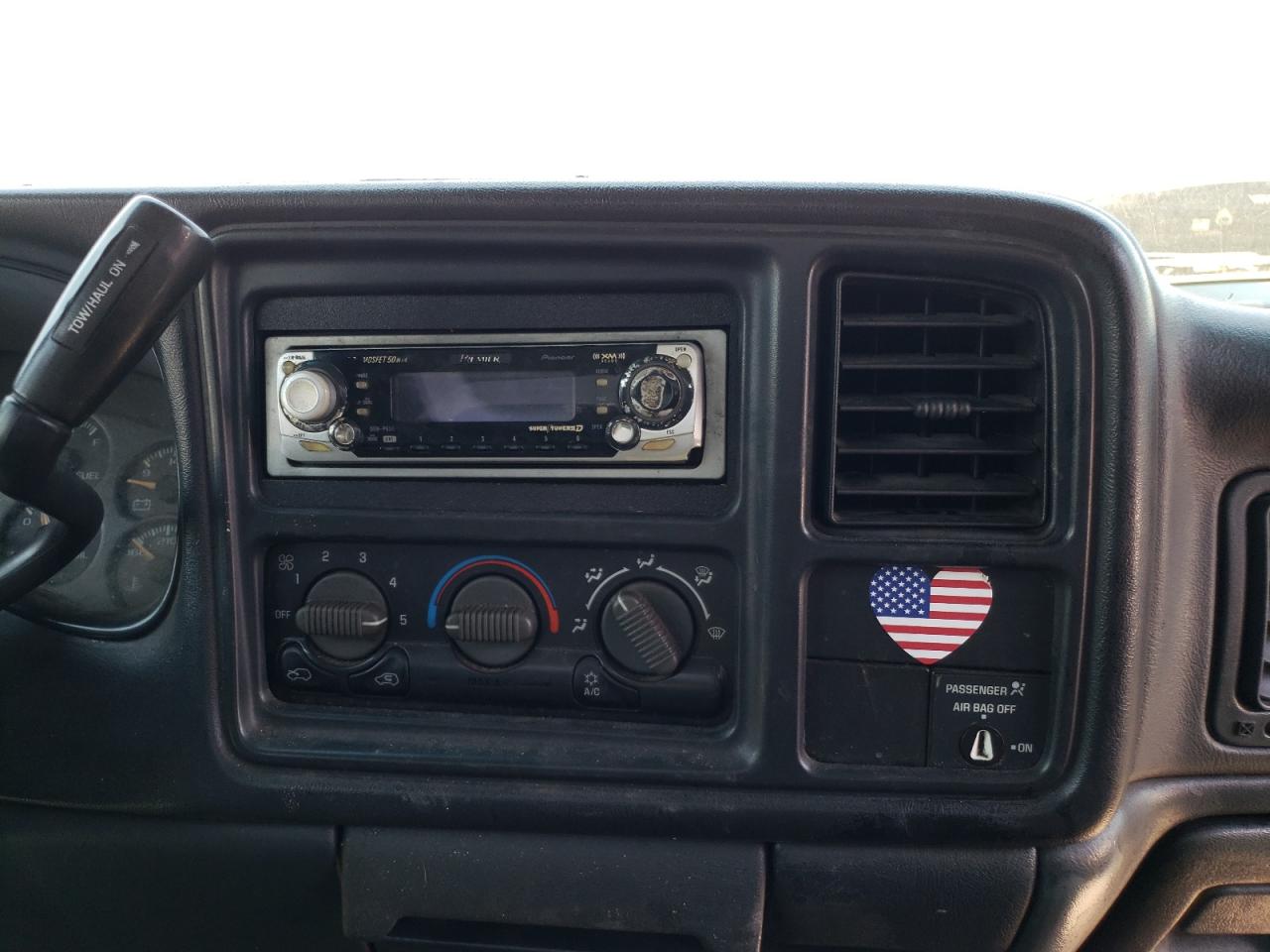 Photo 9 from auction – 2001 CHEVROLET SILVERADO with VIN 1GCEK14V71Z211687