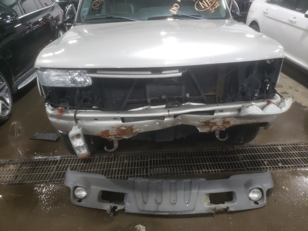 Photo 9 from auction – 2004 CHEVROLET SUBURBAN K with VIN 3GNFK16Z84G249672