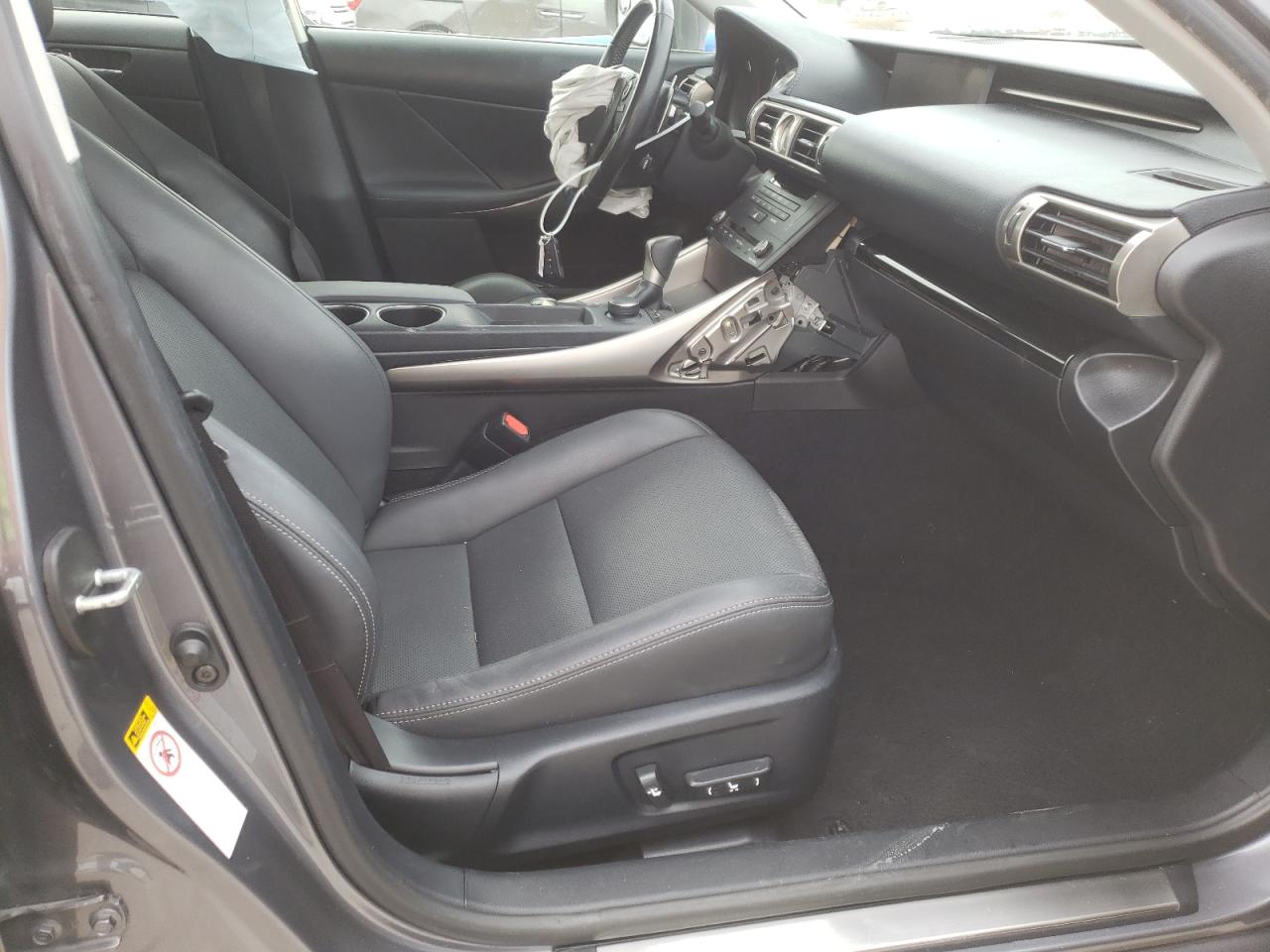 Photo 5 from auction – 2016 LEXUS IS 200T with VIN JTHBA1D26G5018411