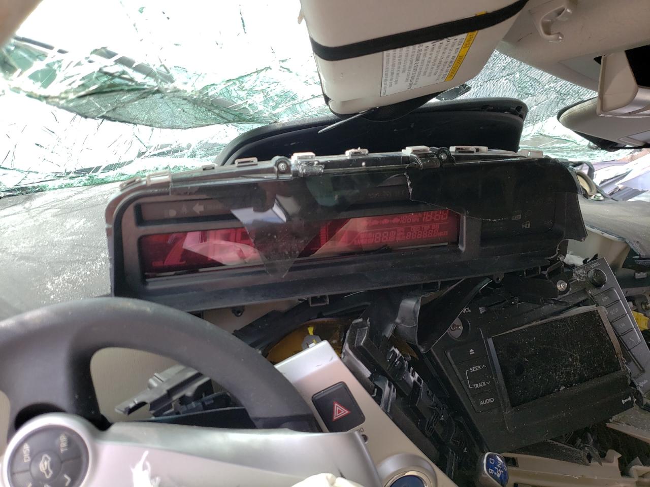 Photo 8 from auction – 2014 TOYOTA PRIUS V with VIN JTDZN3EU4EJ006004