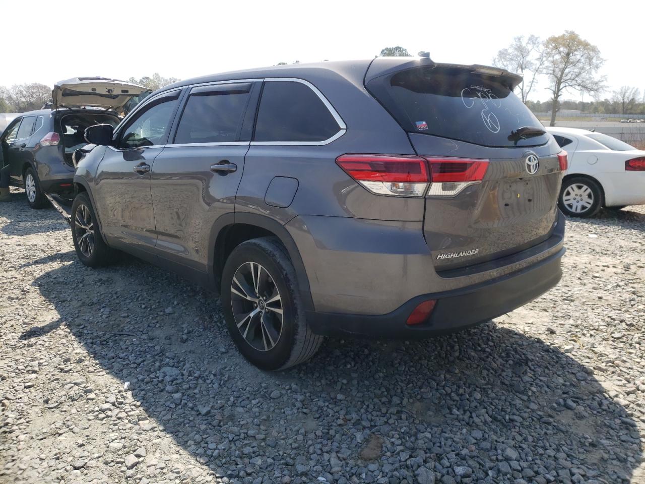 Photo 3 from auction – 2019 TOYOTA HIGHLANDER with VIN 5TDZZRFH8KS335120