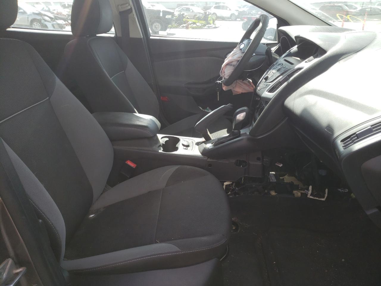 Photo 5 from auction – 2013 FORD FOCUS SE with VIN 1FADP3K29DL381810