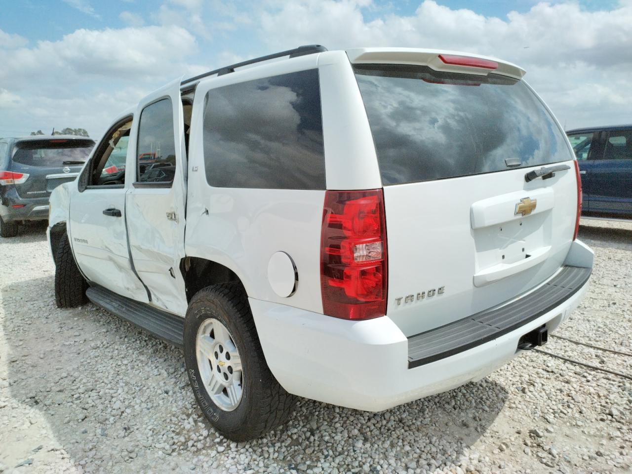 Photo 3 from auction – 2007 CHEVROLET TAHOE C150 with VIN 1GNFC13057R355035