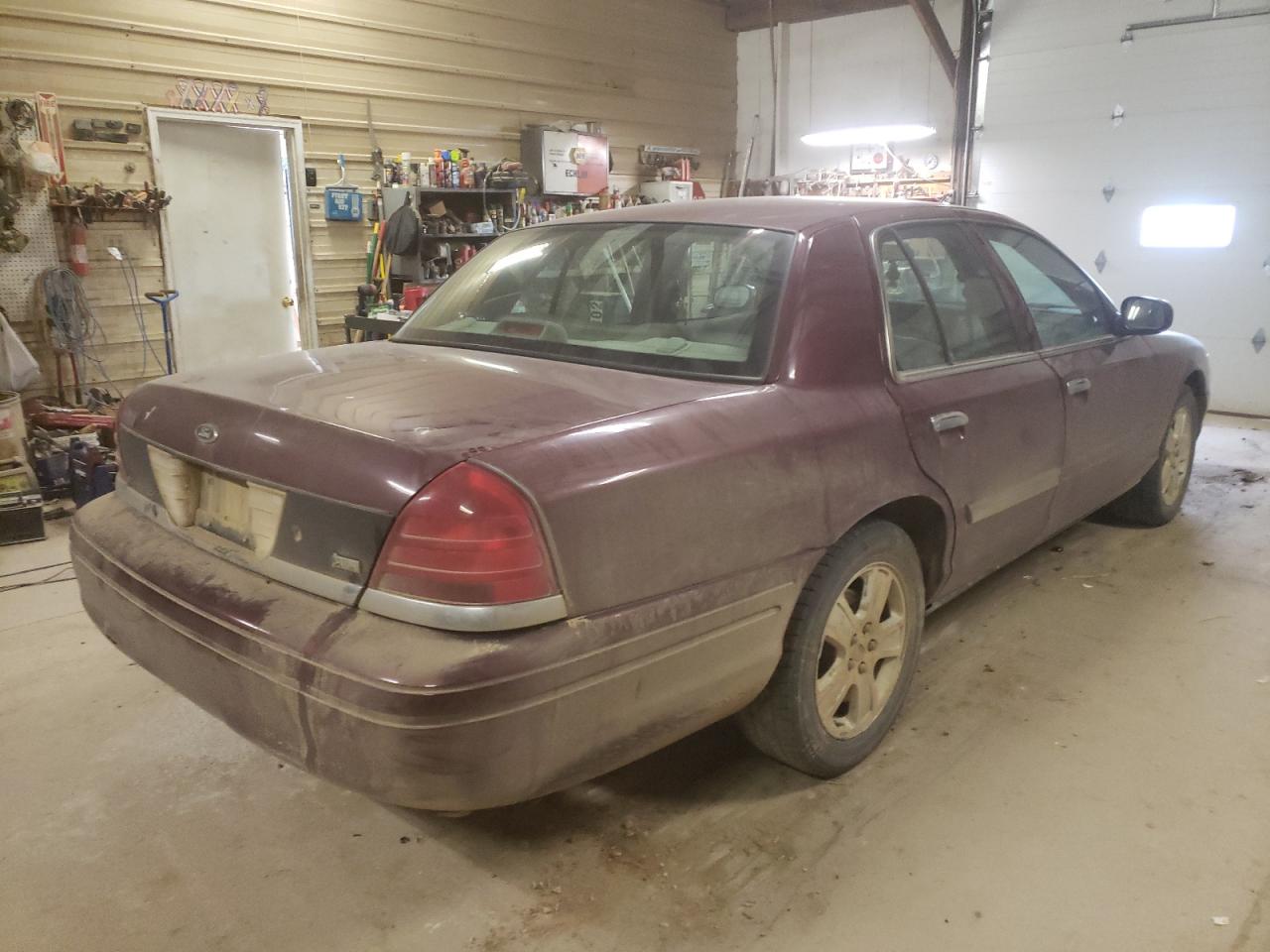 Photo 4 from auction – 2011 FORD CROWN VICT with VIN 2FABP7EV4BX133114