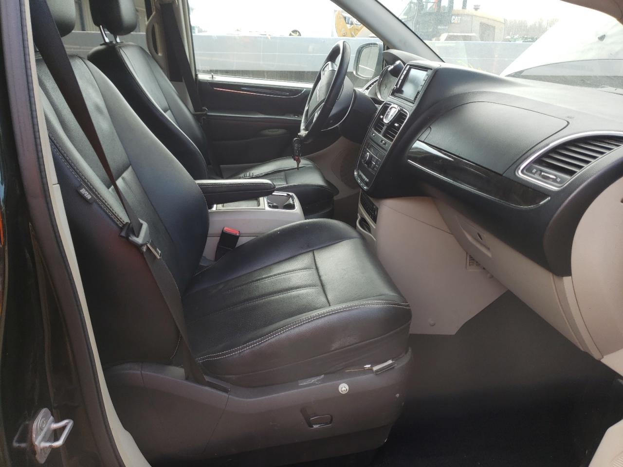 Photo 5 from auction – 2012 CHRYSLER TOWN & COU with VIN 2C4RC1CG8CR270391