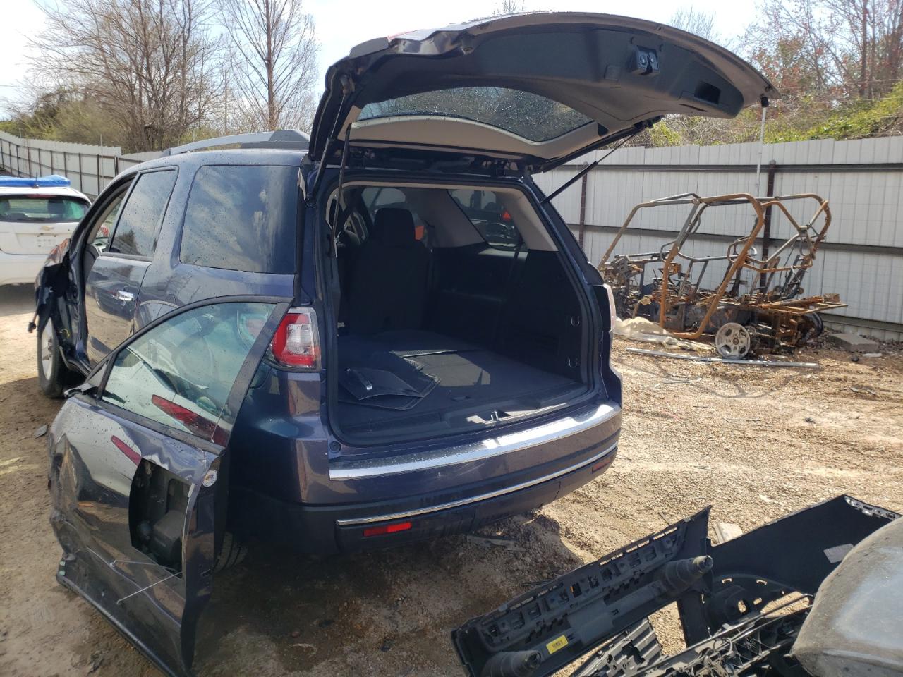 Photo 3 from auction – 2014 GMC ACADIA SLE with VIN 1GKKRPKD3EJ311533