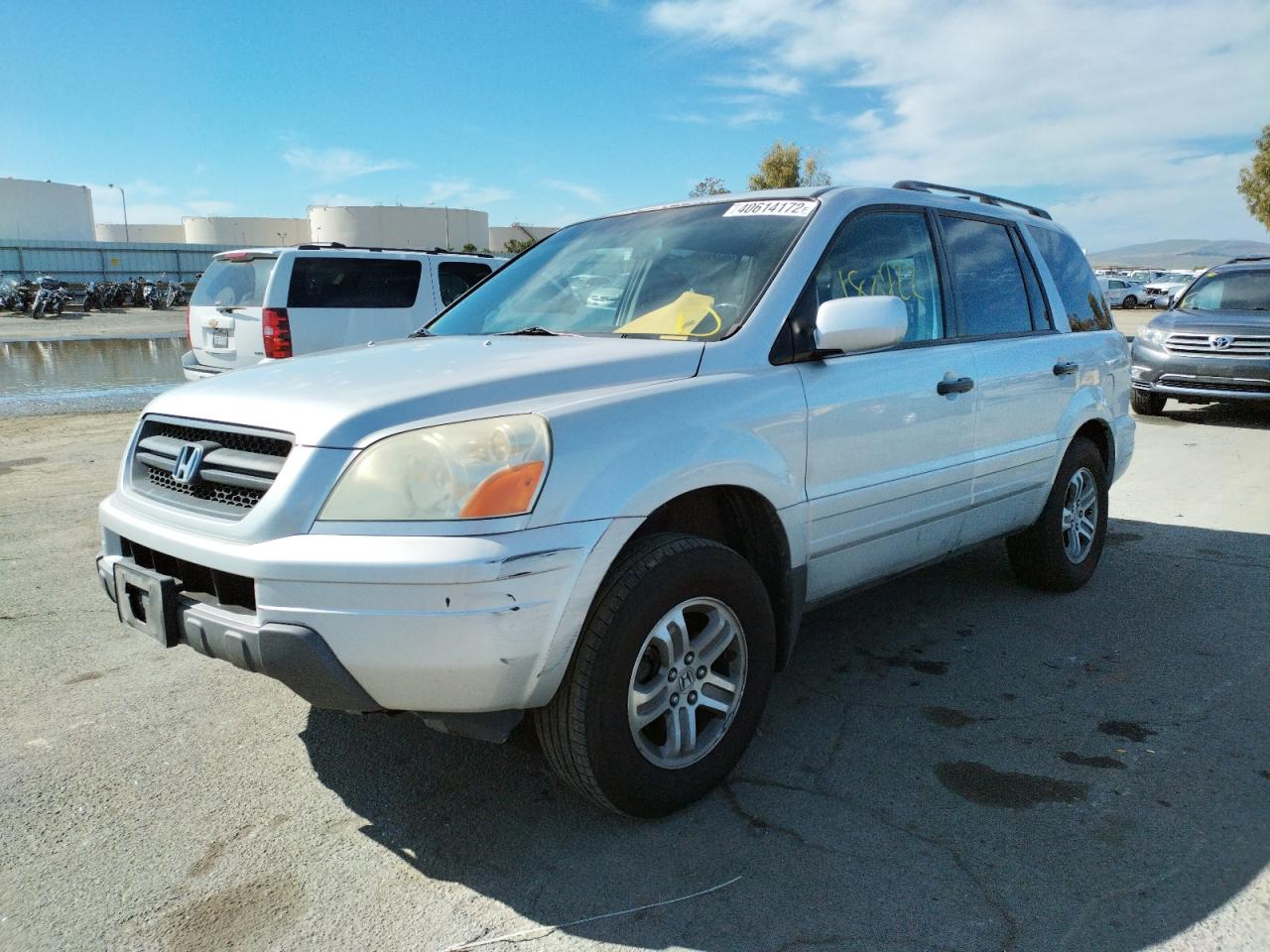 Photo 2 from auction – 2005 HONDA PILOT EXL with VIN 5FNYF18555B034743