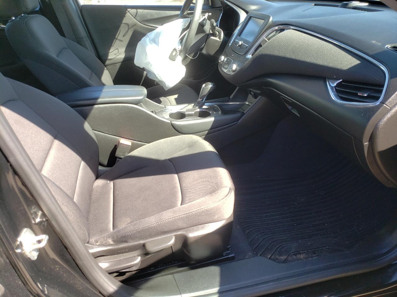Photo 5 from auction – 2018 CHEVROLET MALIBU LT with VIN 1G1ZD5ST9JF271730