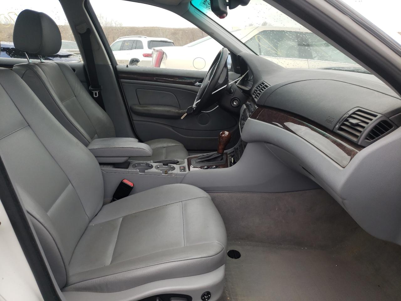 Photo 5 from auction – 2003 BMW 330 I with VIN WBAEV534X3KM27307