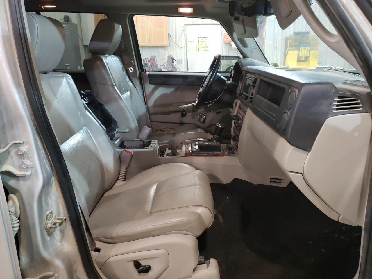 Photo 5 from auction – 2007 JEEP COMMANDER with VIN 1J8HG58297C573210