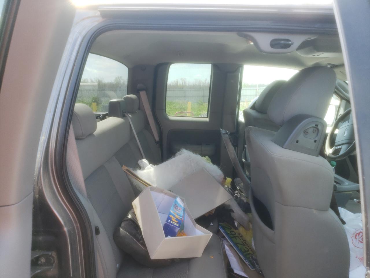Photo 6 from auction – 2005 FORD F150 with VIN 1FTRX12W25NA16351