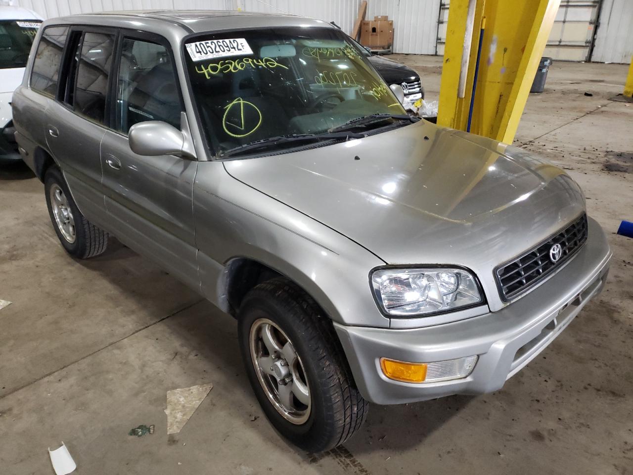 TOYOTA RAV4 2000 with VIN JT3HP10V8Y7154351 - Photo from auction