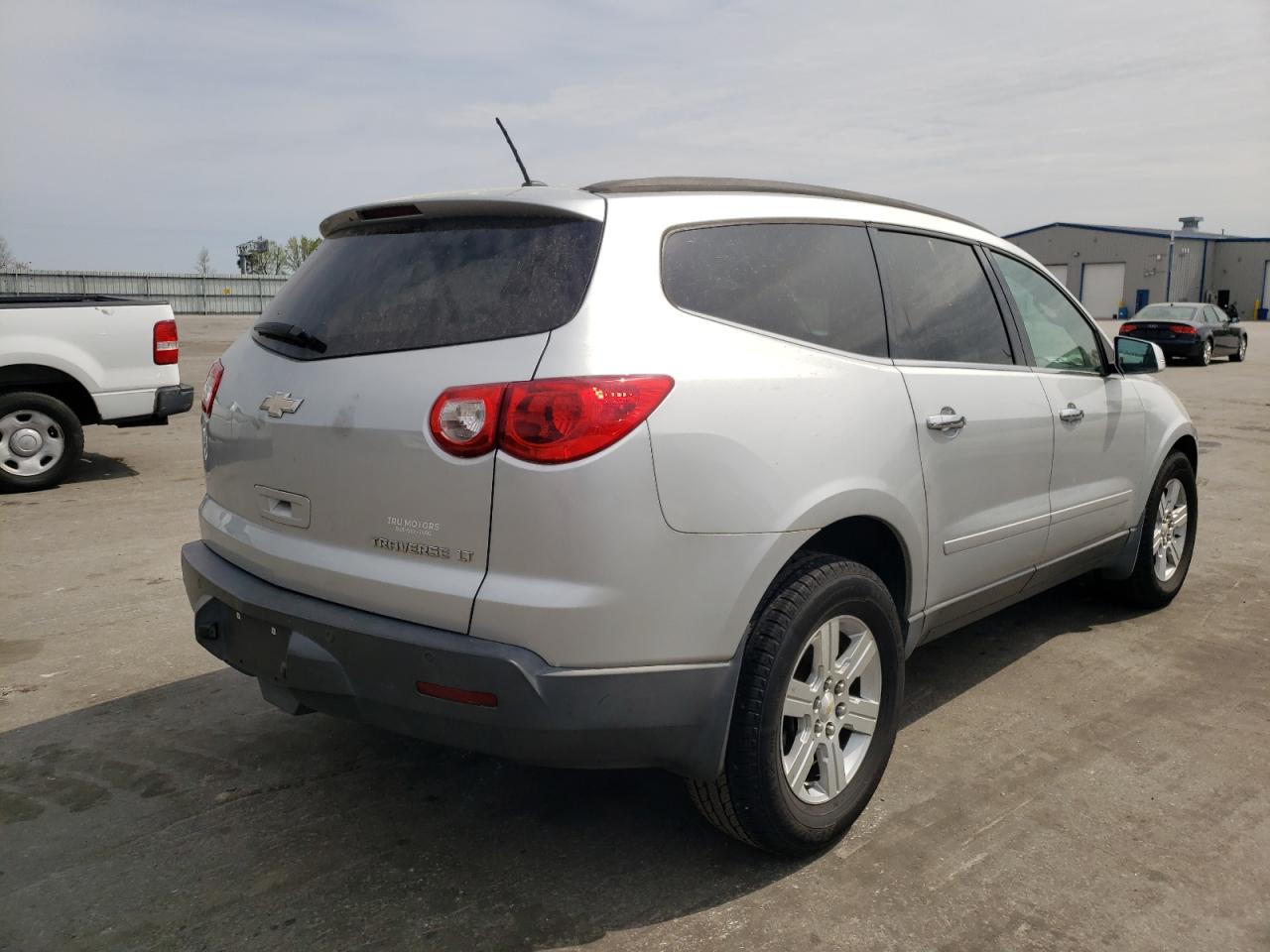 Photo 4 from auction – 2012 CHEVROLET TRAVERSE L with VIN 1GNKRGED7CJ176391