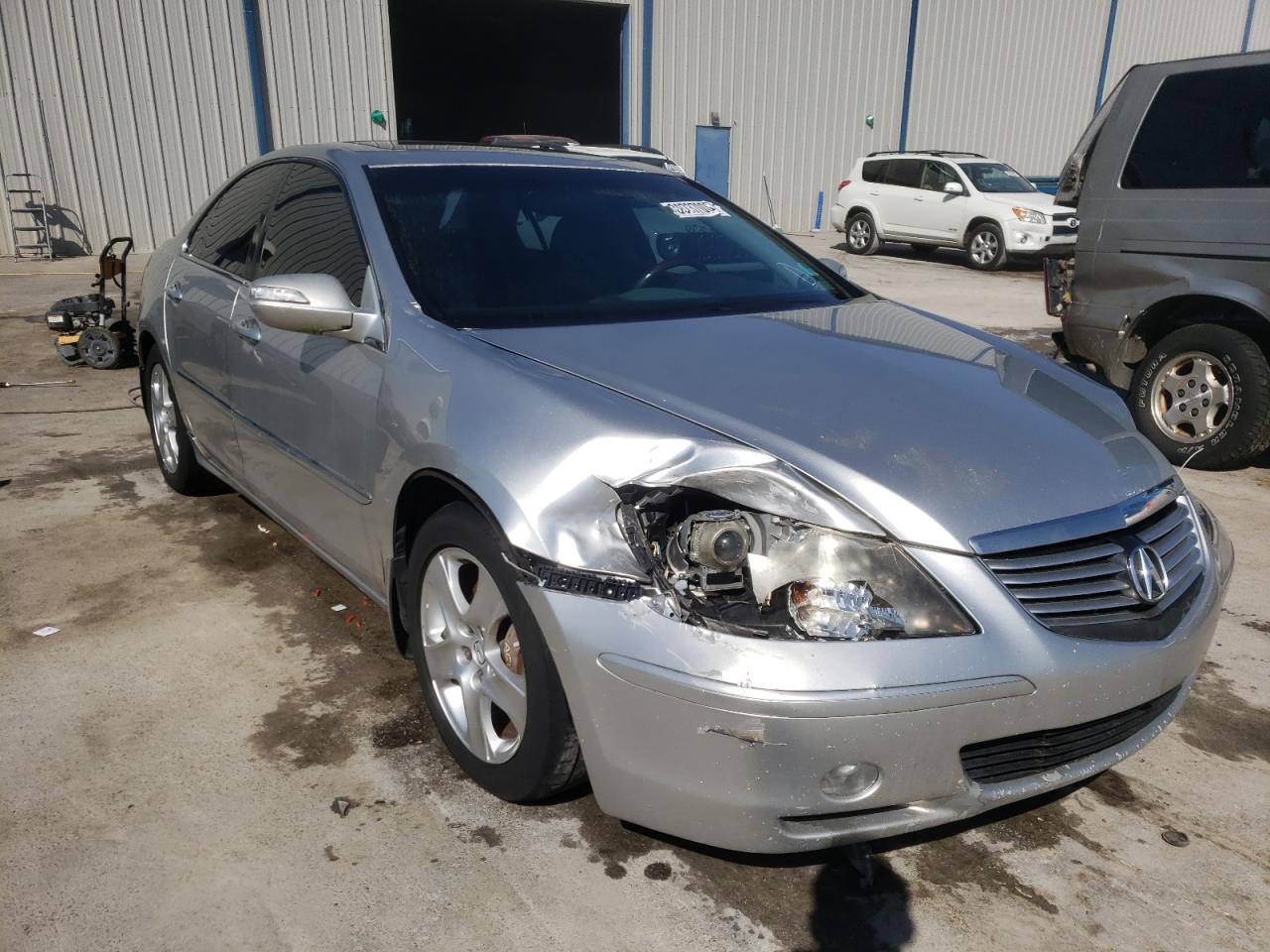 ACURA RL 2005 with VIN JH4KB16595C021588 - Photo from auction