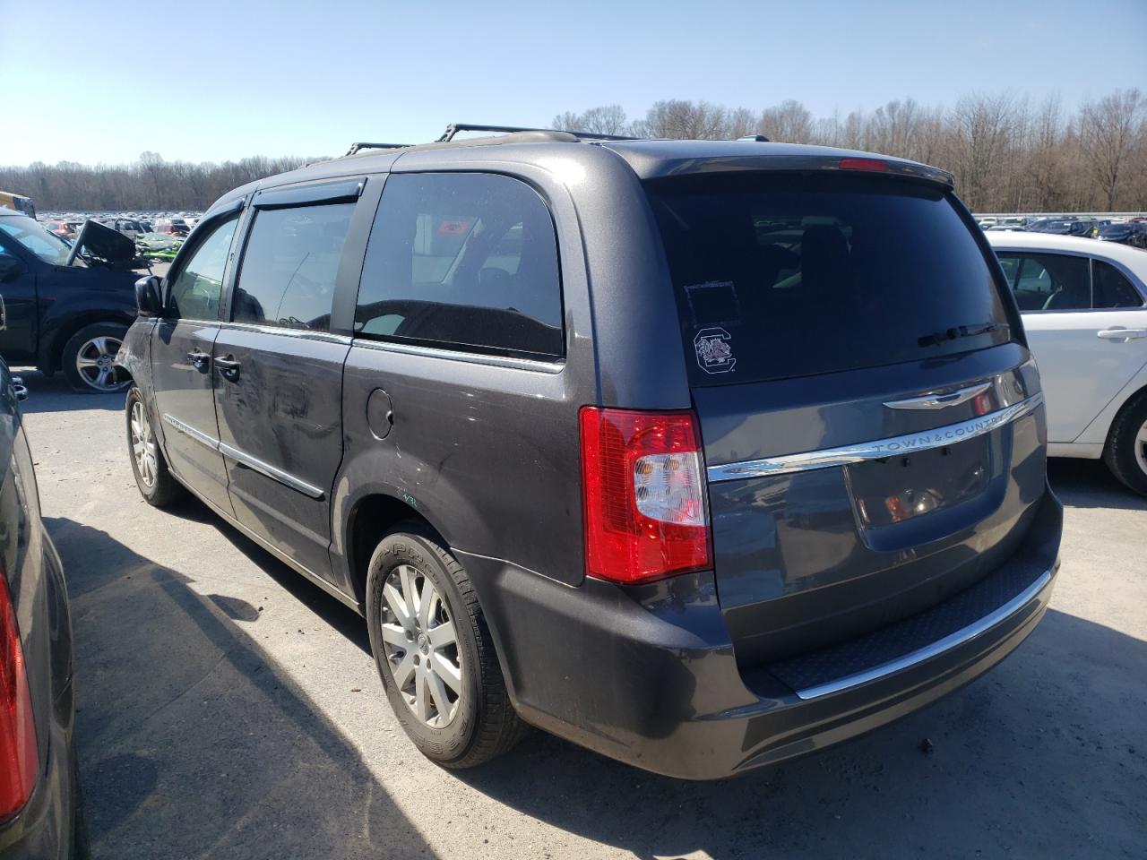 Photo 3 from auction – 2015 CHRYSLER TOWN & COU with VIN 2C4RC1BG2FR544304