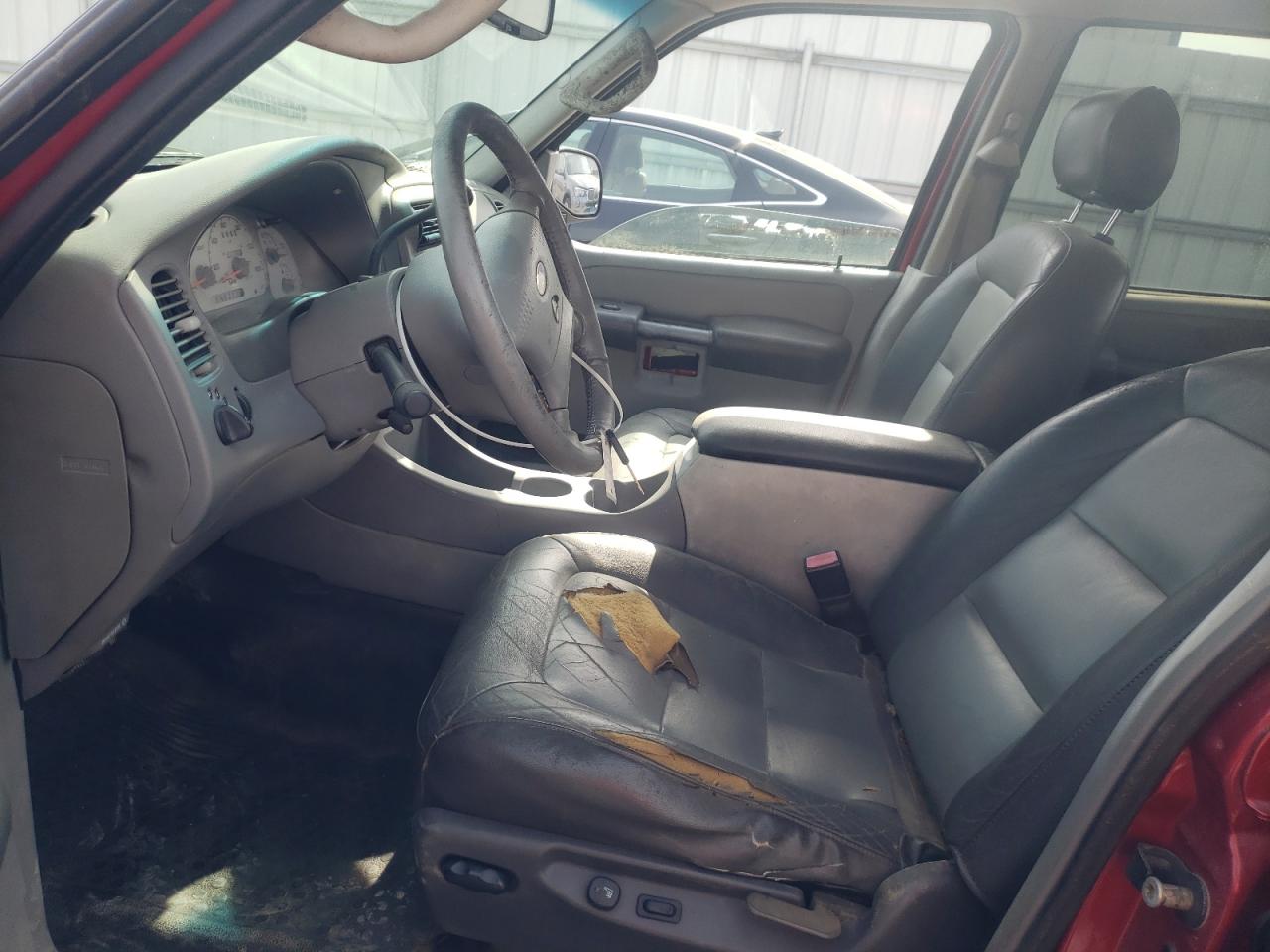Photo 5 from auction – 2003 FORD EXPLORER S with VIN 1FMZU67E63UA80364