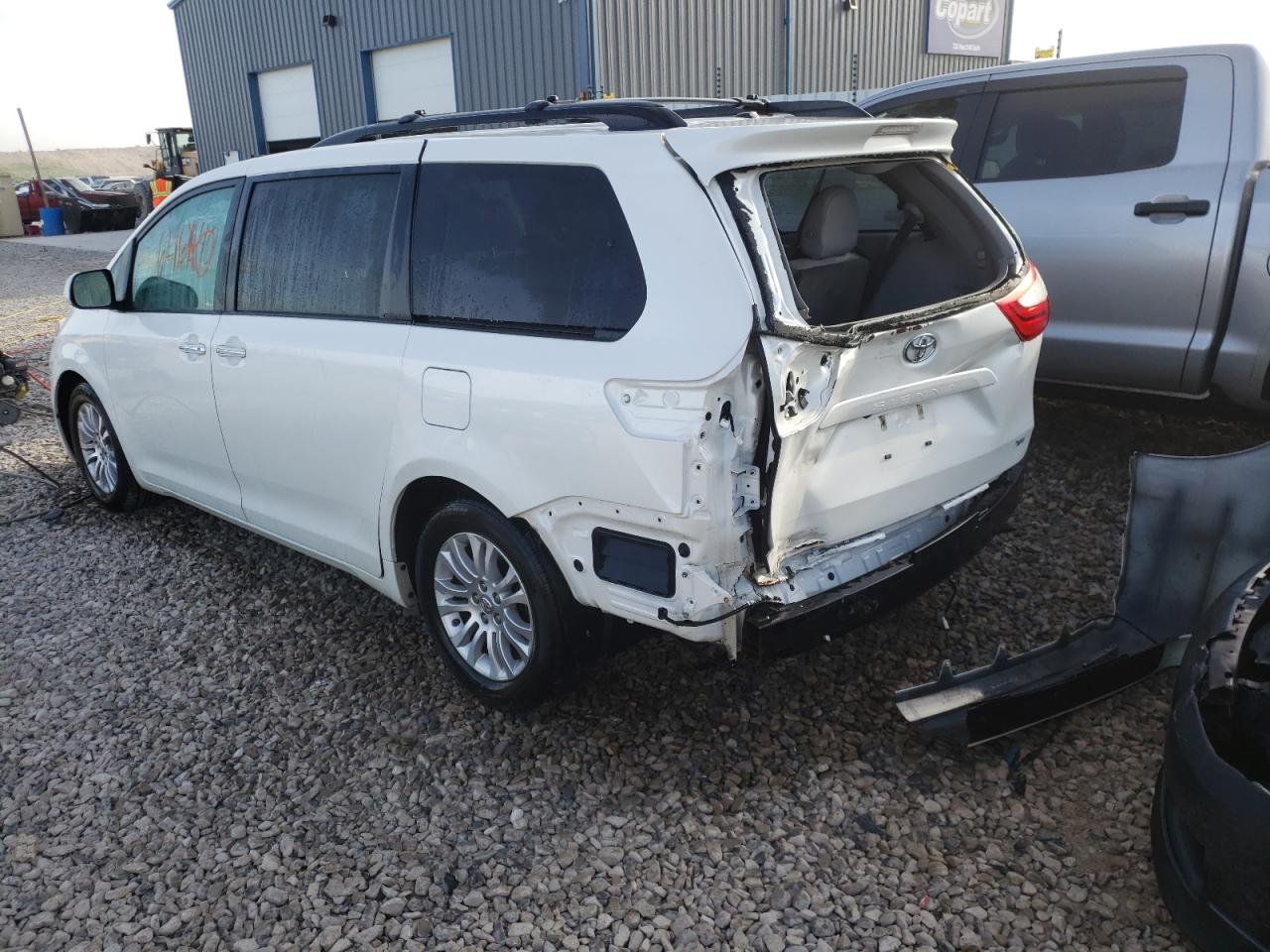 Photo 3 from auction – 2015 TOYOTA SIENNA XLE with VIN 5TDYK3DC6FS675599