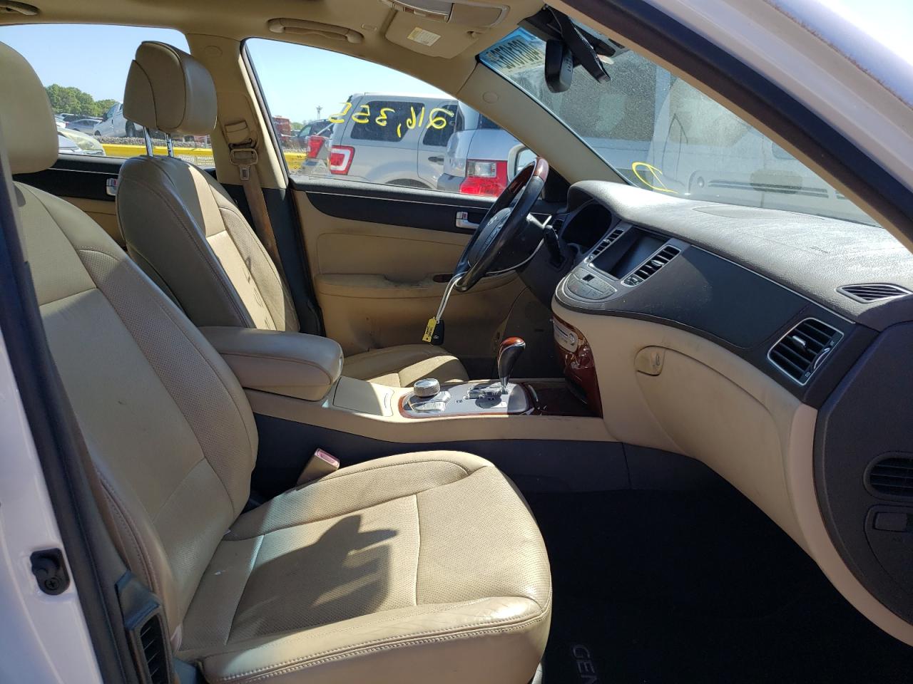 Photo 5 from auction – 2012 HYUNDAI GENESIS 4. with VIN KMHGC4DF8CU158686
