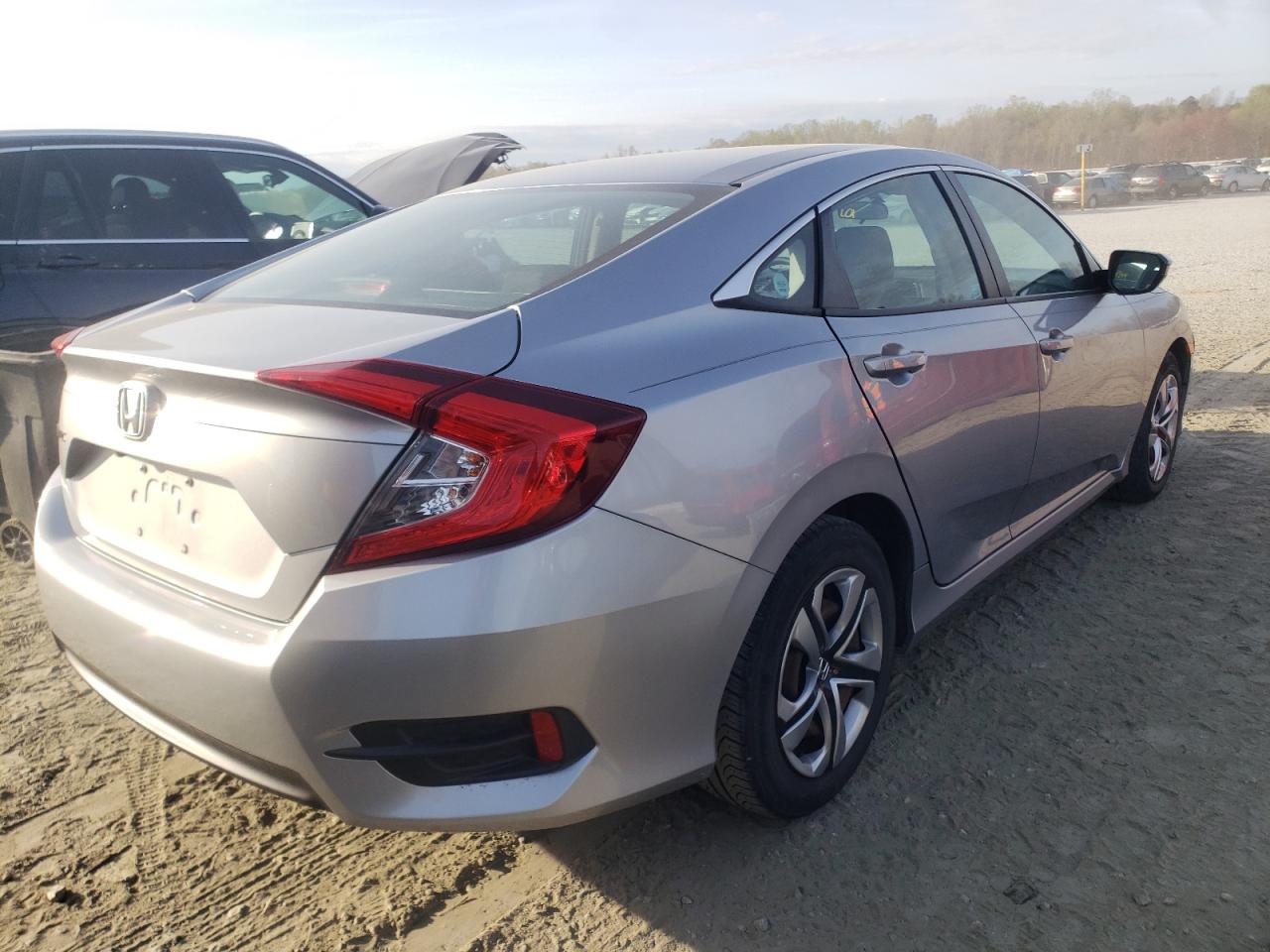 Photo 4 from auction – 2016 HONDA CIVIC LX with VIN 19XFC2F58GE046547