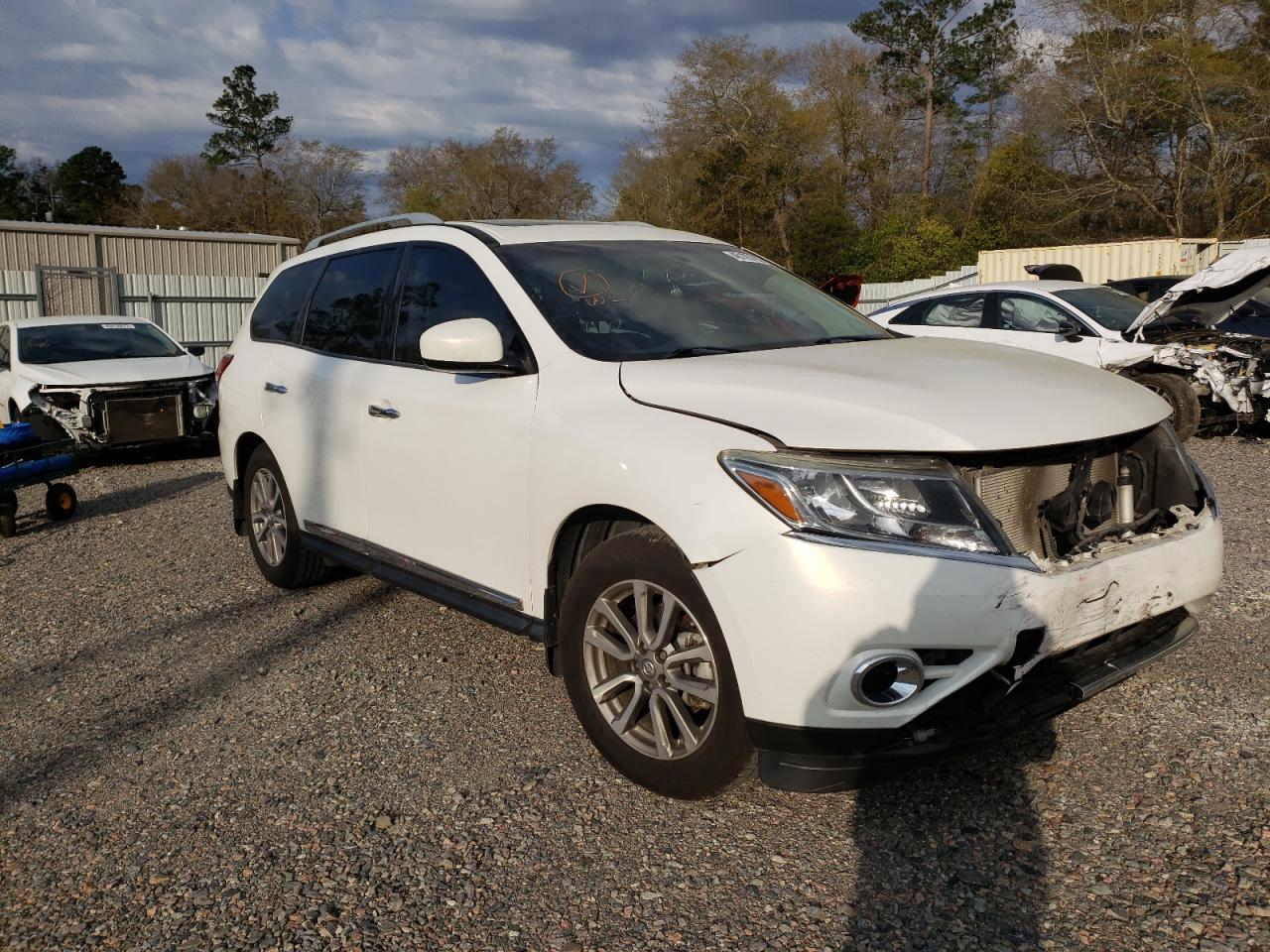 NISSAN PATHFINDER 2014 مع رقم تعريف المركبة 5N1AR2MN9EC684866 - صورة من المزاد