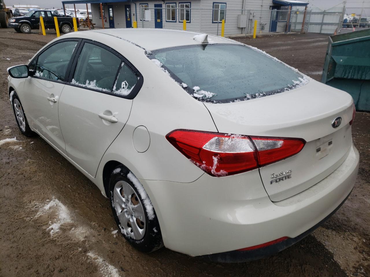 صورة رقم 3 من المزاد - 2015 KIA FORTE LX مع VIN KNAFK4A69F5280041
