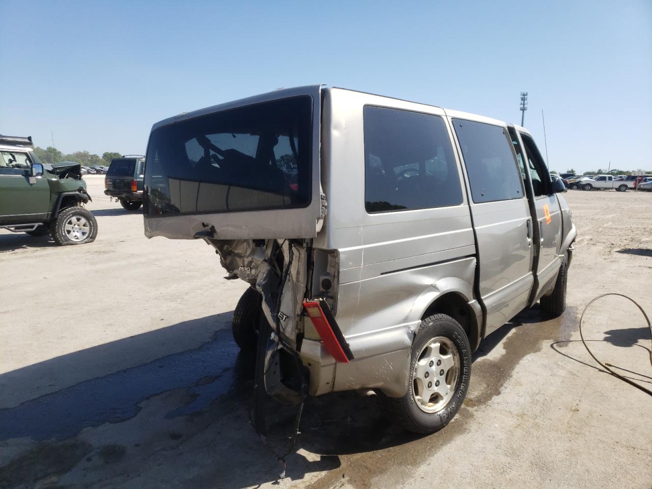 Photo 16 from auction – 2004 CHEVROLET ASTRO with VIN 1GNDM19X74B112355