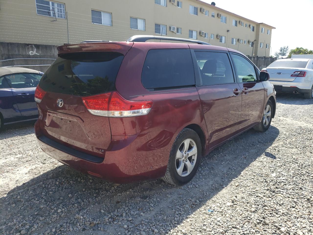 Photo 4 from auction – 2012 TOYOTA SIENNA LE with VIN 5TDKK3DC0CS210155