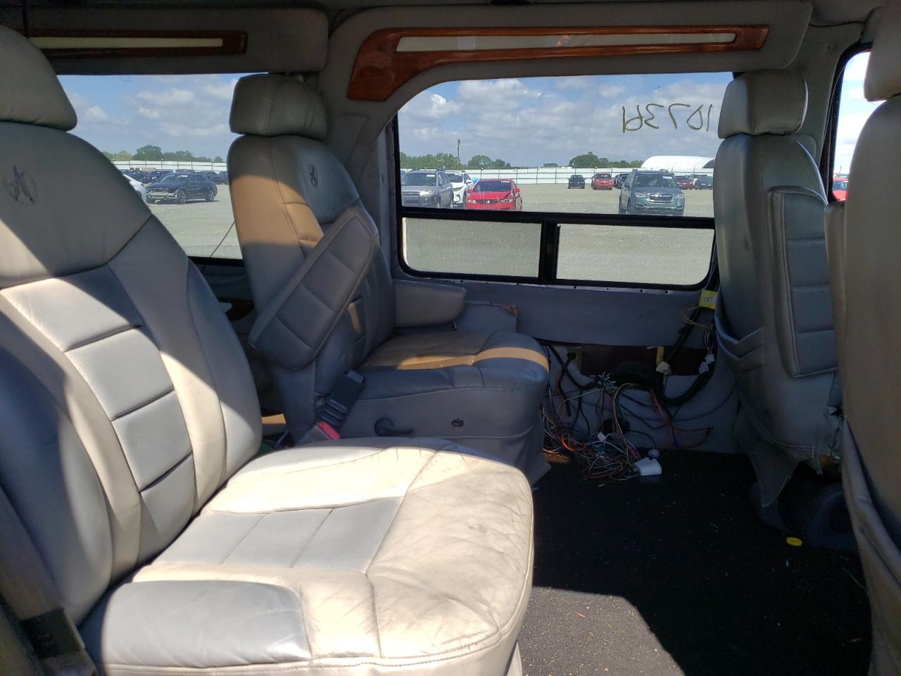 Photo 6 from auction – 1999 DODGE RAM VAN B1 with VIN 2B6HB11Z8XK557686