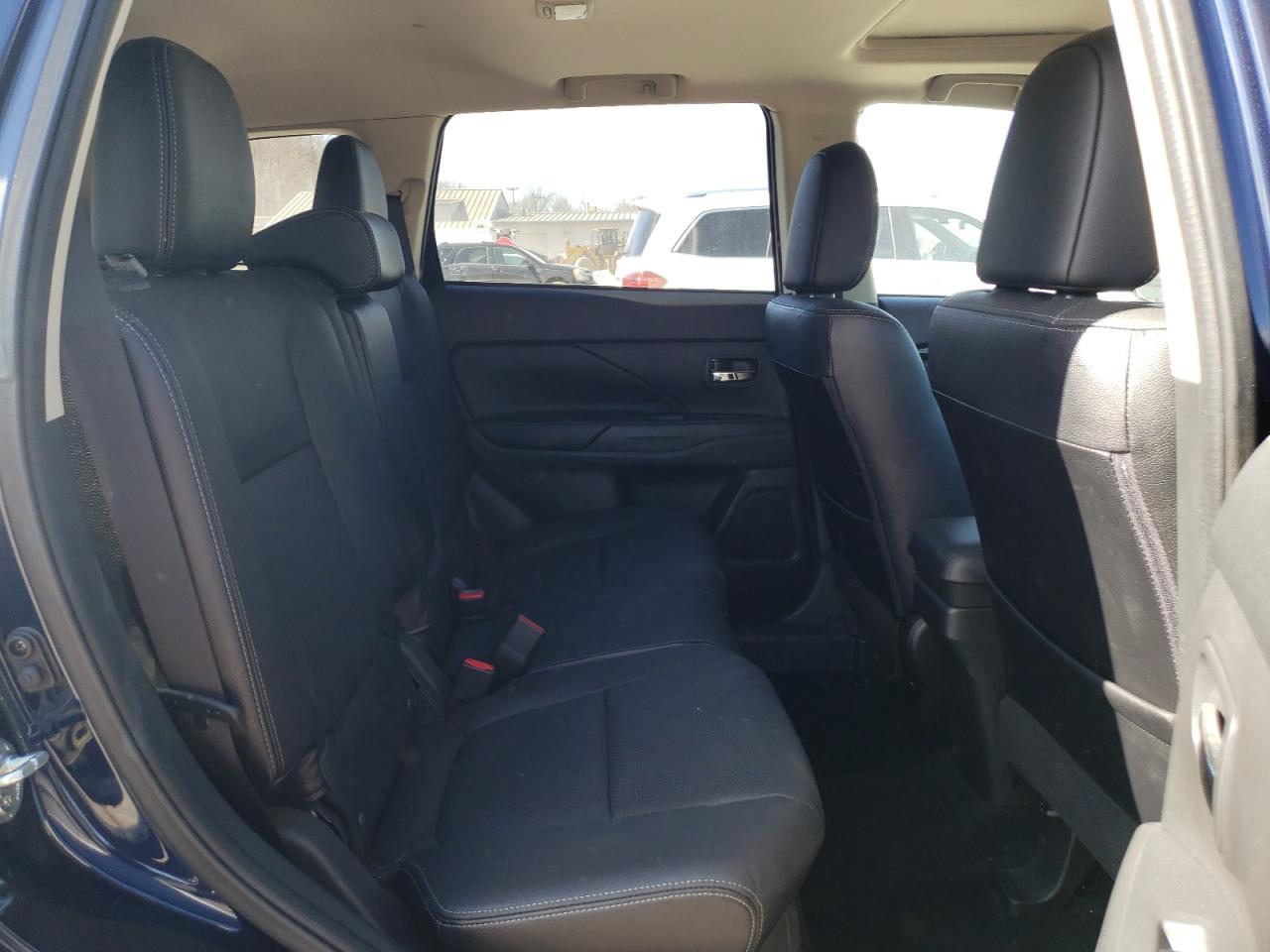 Photo 6 from auction – 2017 MITSUBISHI OUTLANDER with VIN JA4AZ3A30HZ068420