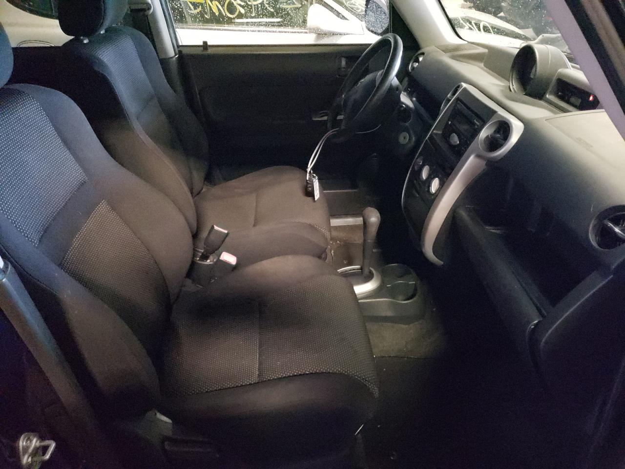 Photo 5 from auction – 2004 TOYOTA SCION XB with VIN JTLKT324040159872
