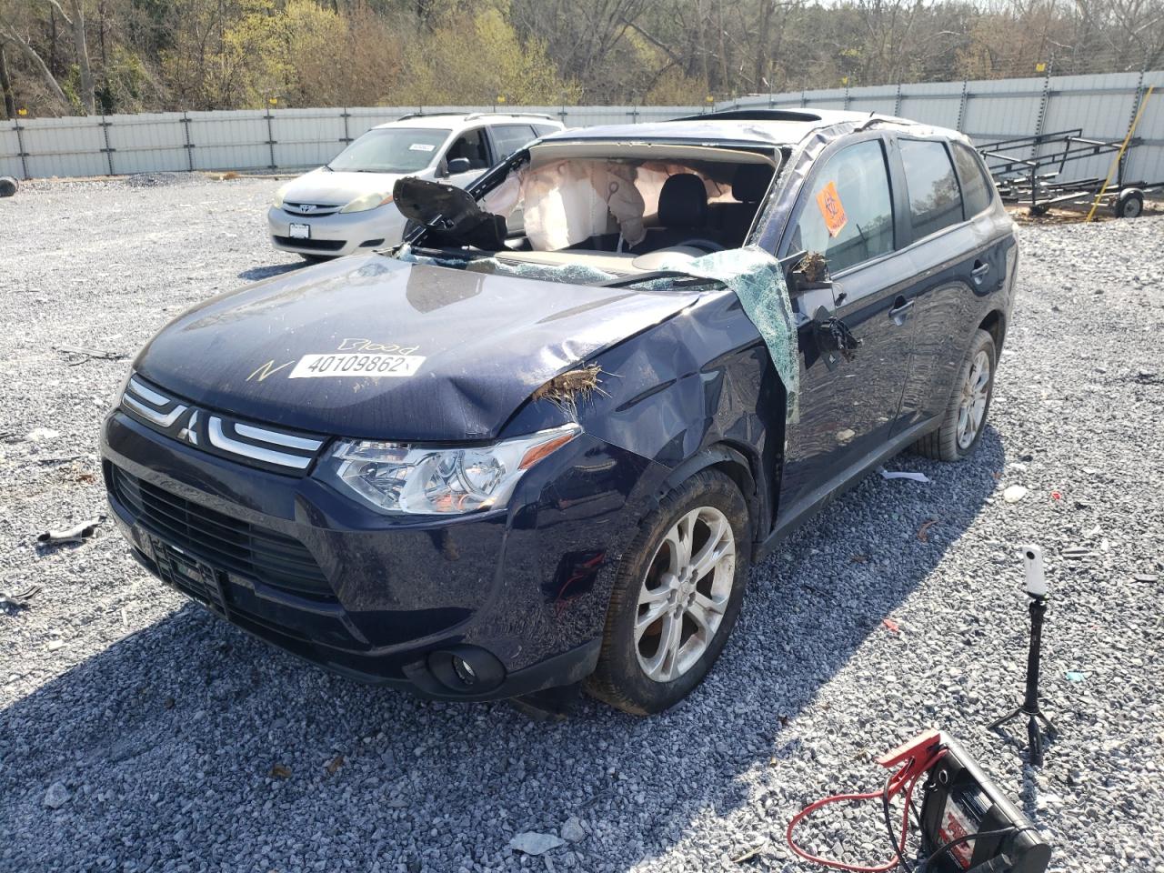 Photo 2 from auction – 2014 MITSUBISHI OUTLANDER with VIN JA4AZ3A30EZ009038