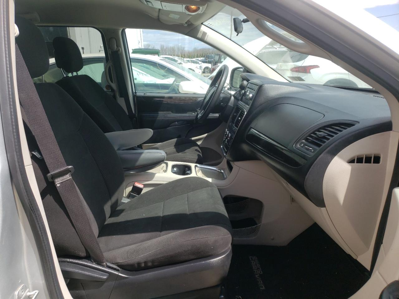Photo 5 from auction – 2012 DODGE GRAND CARA with VIN 2C4RDGCG5CR146577