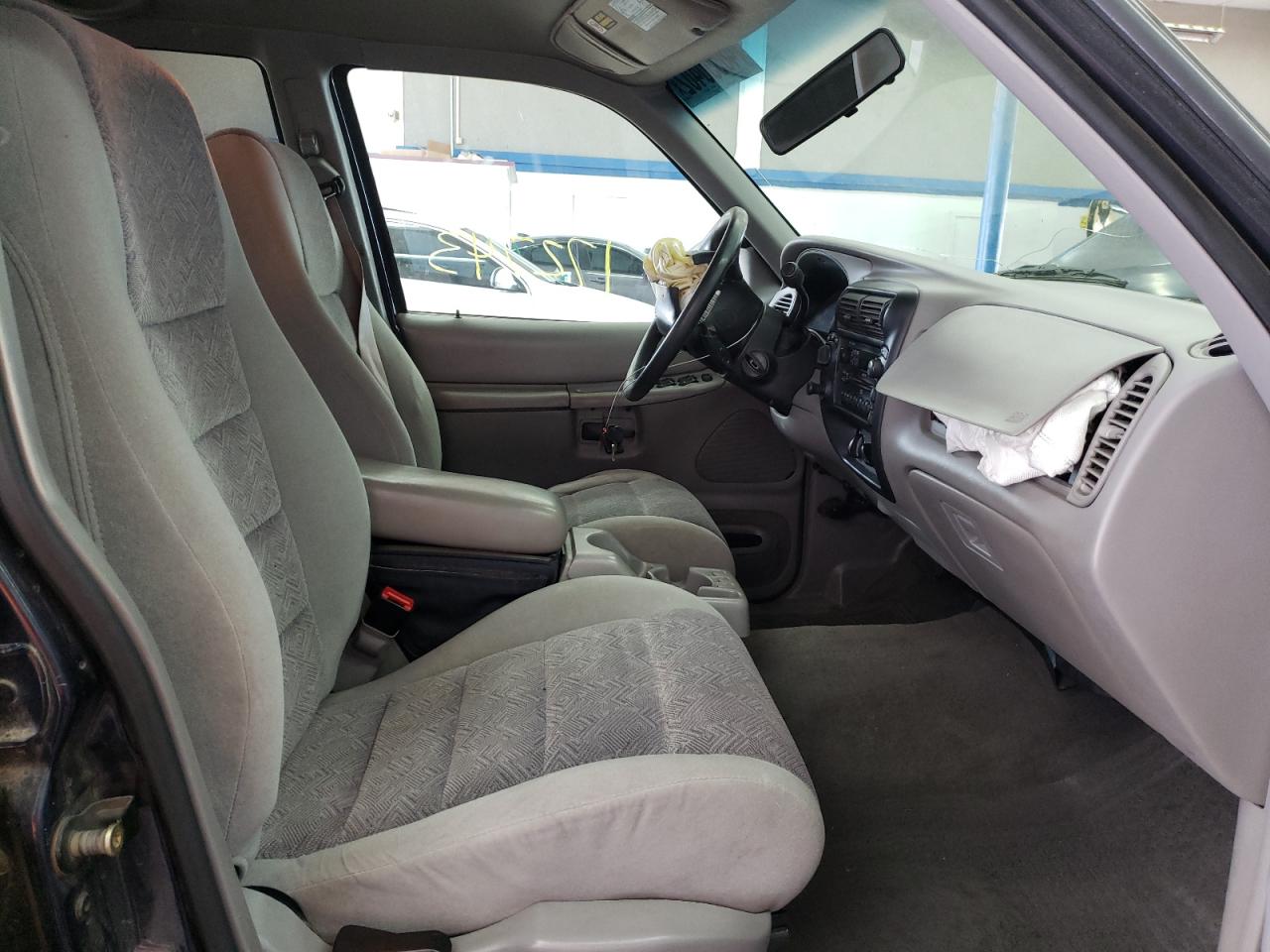 Photo 5 from auction – 2000 FORD EXPLORER X with VIN 1FMDU72E4YZB20975