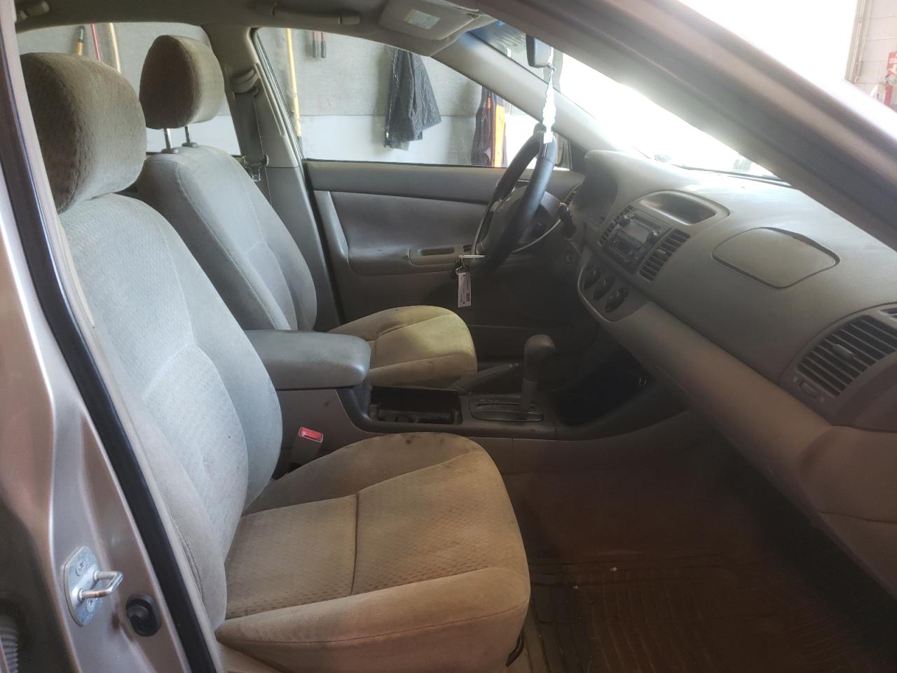 Photo 5 from auction – 2002 TOYOTA CAMRY LE with VIN 4T1BE32K62U117163