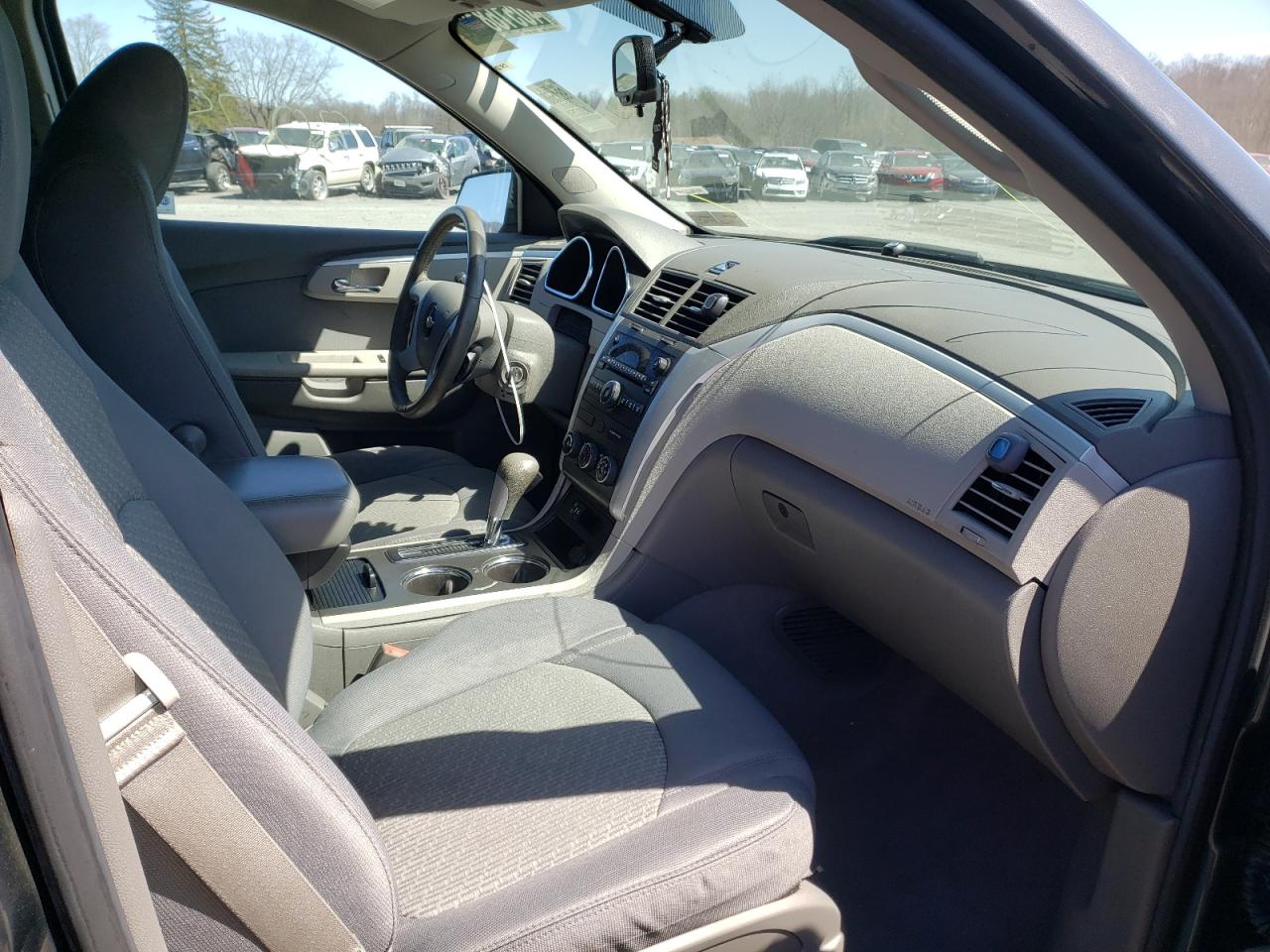 Photo 5 from auction – 2011 CHEVROLET TRAVERSE L with VIN 1GNKVFED5BJ225270