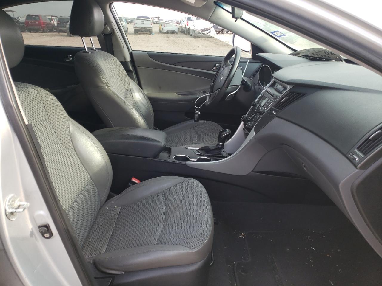 Photo 5 from auction – 2011 HYUNDAI SONATA SE with VIN 5NPEC4AB7BH317347