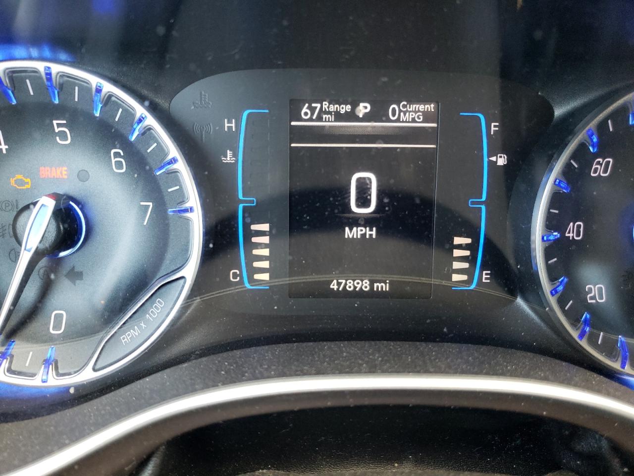 Photo 8 from auction – 2017 CHRYSLER PACIFICA T with VIN 2C4RC1DG2HR520987
