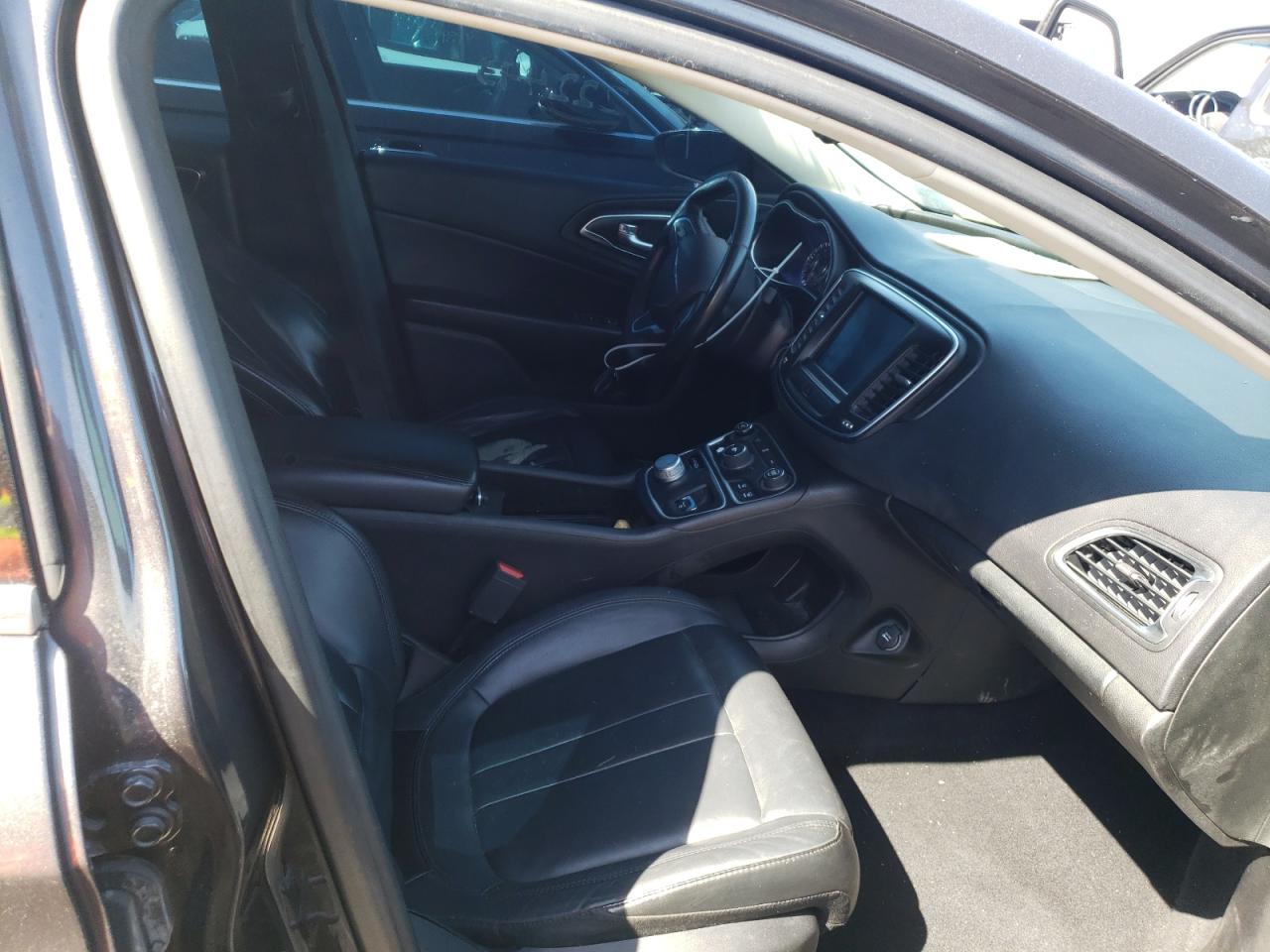 Photo 5 from auction – 2017 CHRYSLER 200 LIMITE with VIN 1C3CCCAB5HN506397